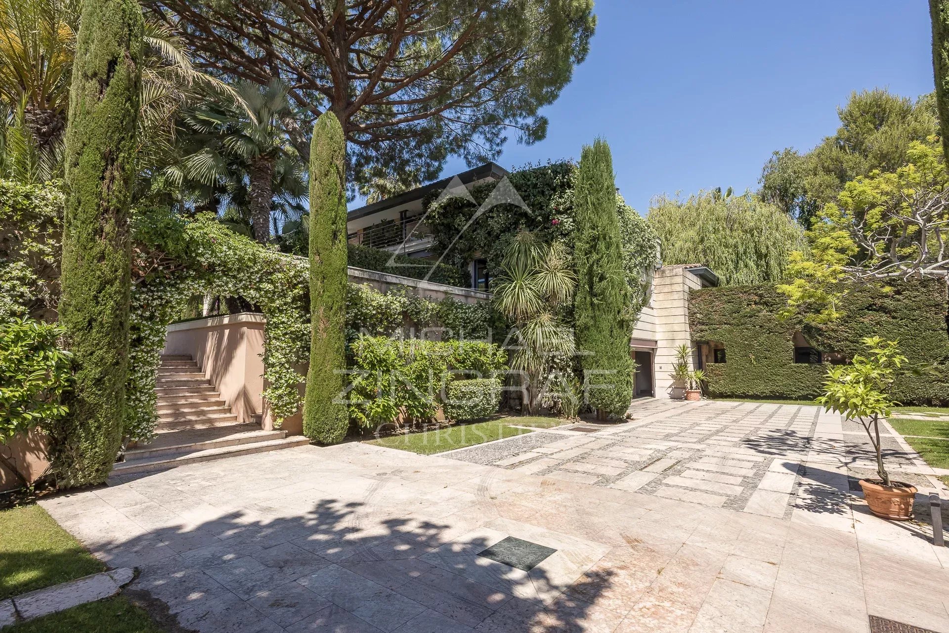 Cap d’Antibes – Zeitgenössische Eleganz in einer privaten und gesicherten Domäne