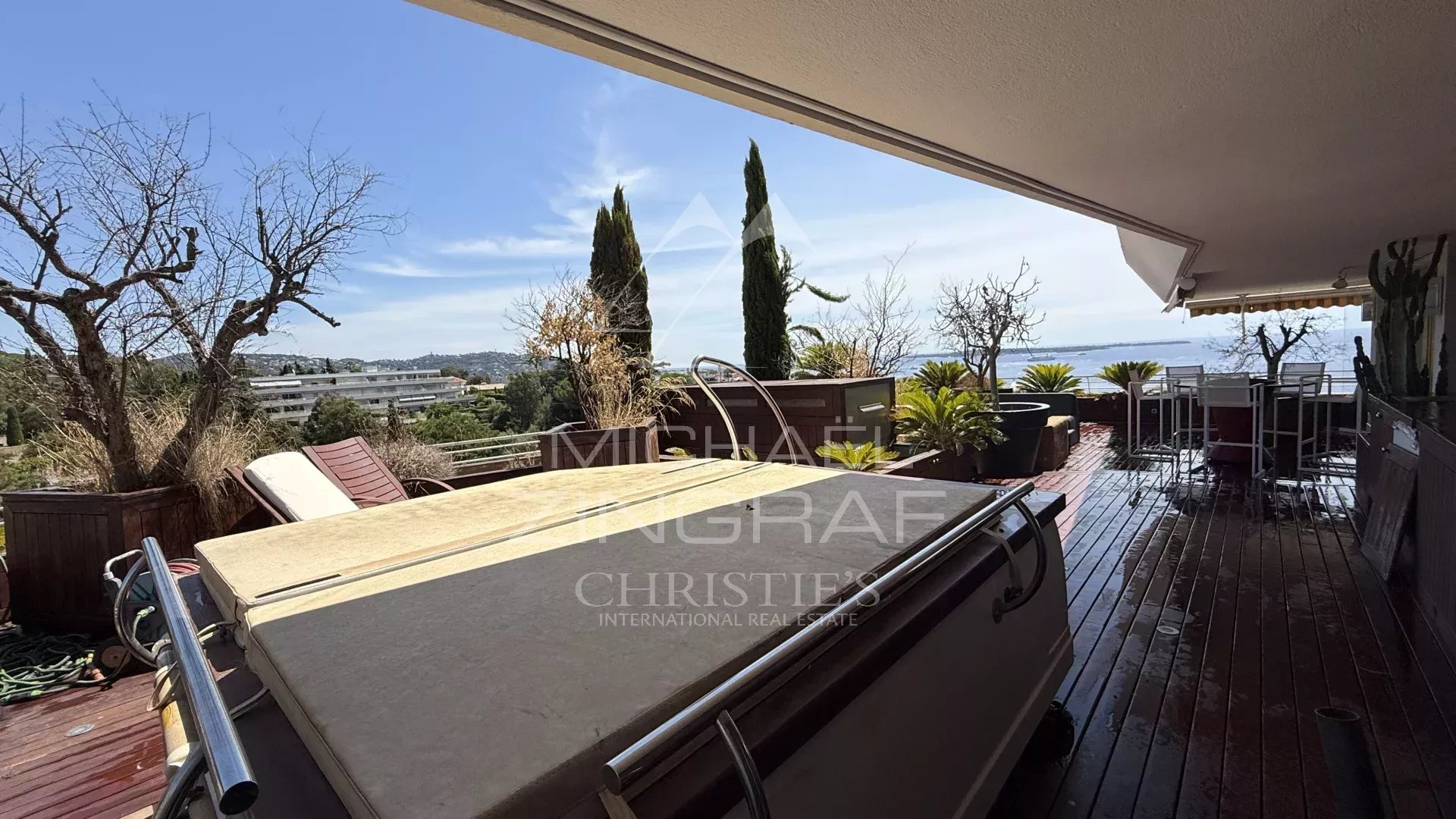 CANNES, CROIX DES GARDES – PANORAMABLICK AUF DAS MEER