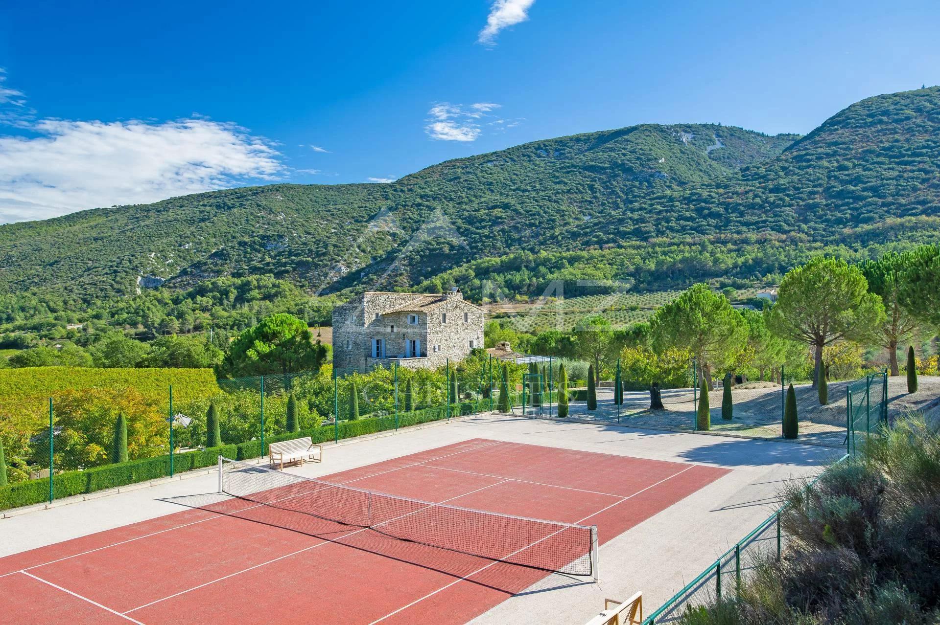 Bonnieux - Gorgeous property with tennis court and high level of amenities