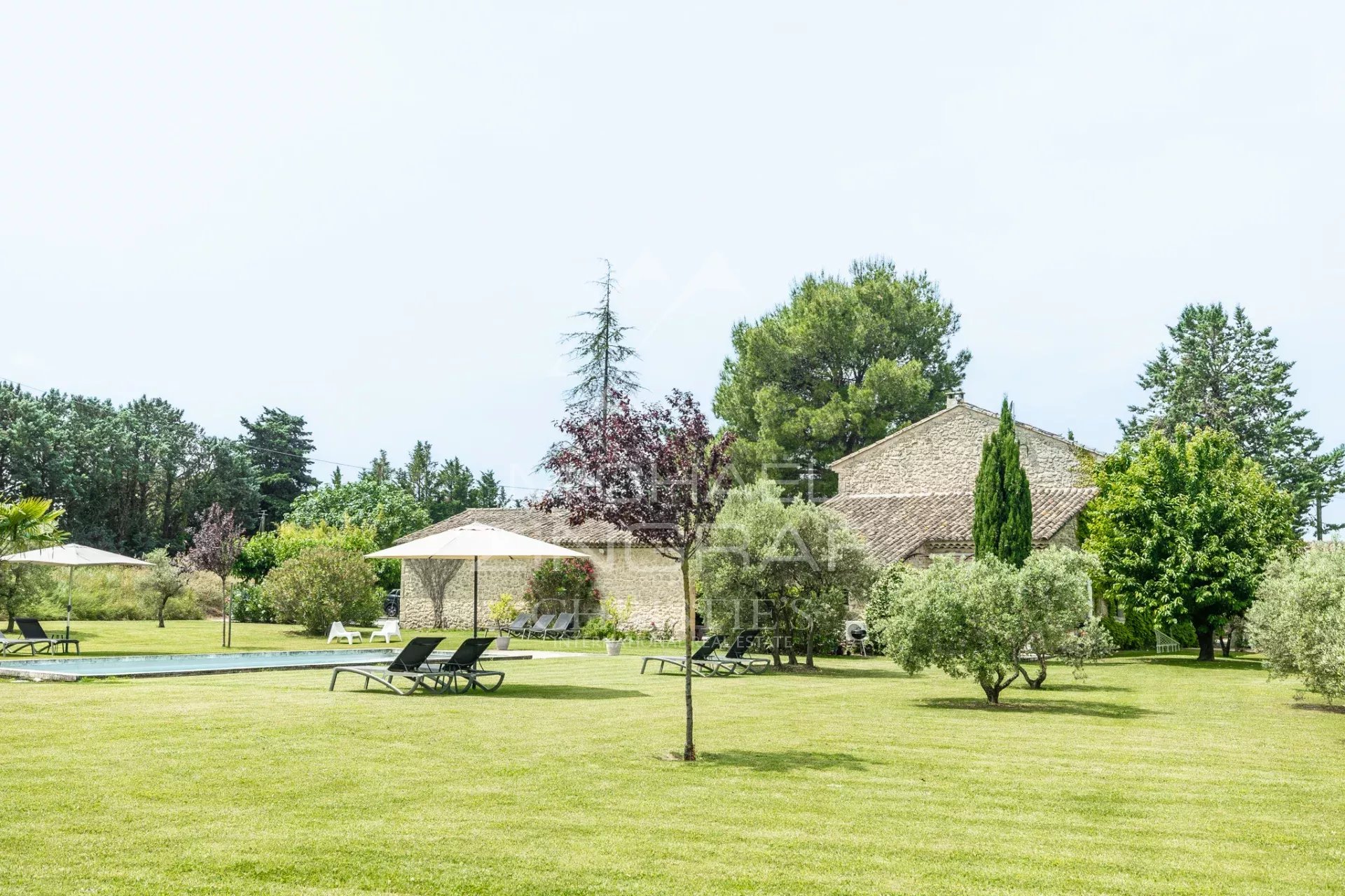 Exclusivité - Luberon - Magnifique mas provençal avec gîtes et piscine
