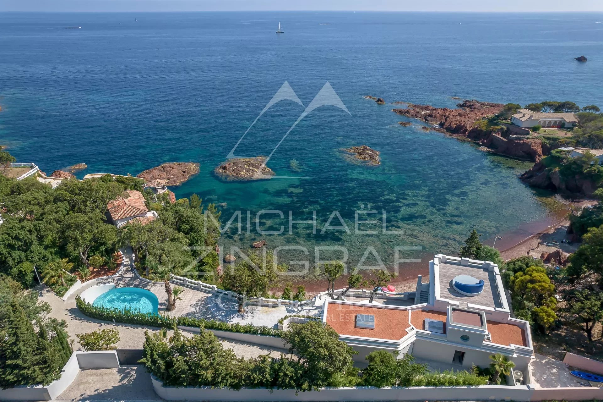 Nahe Cannes - Villa mit den Füßen im Wasser