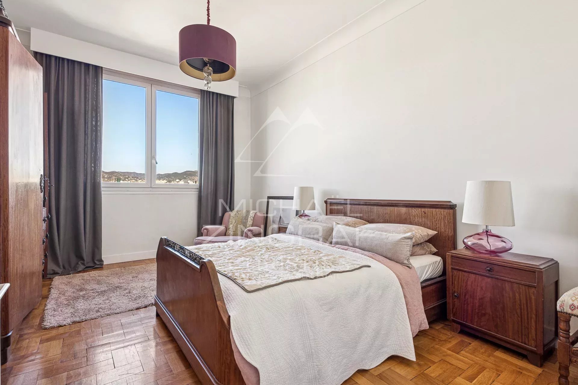 EXCEPTIONAL TOP-FLOOR APARTMENT ON AVENUE DE SUEDE