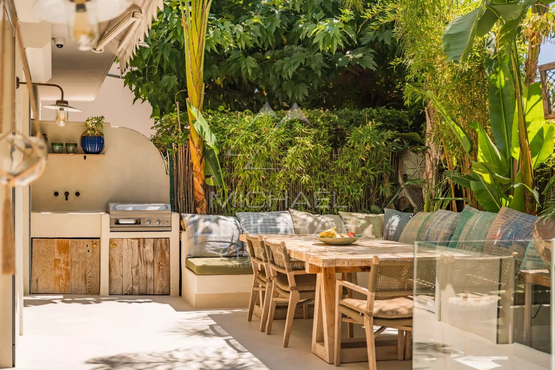 Cannes – Proche Croisette – Élégant rez-de-jardin avec piscine privative