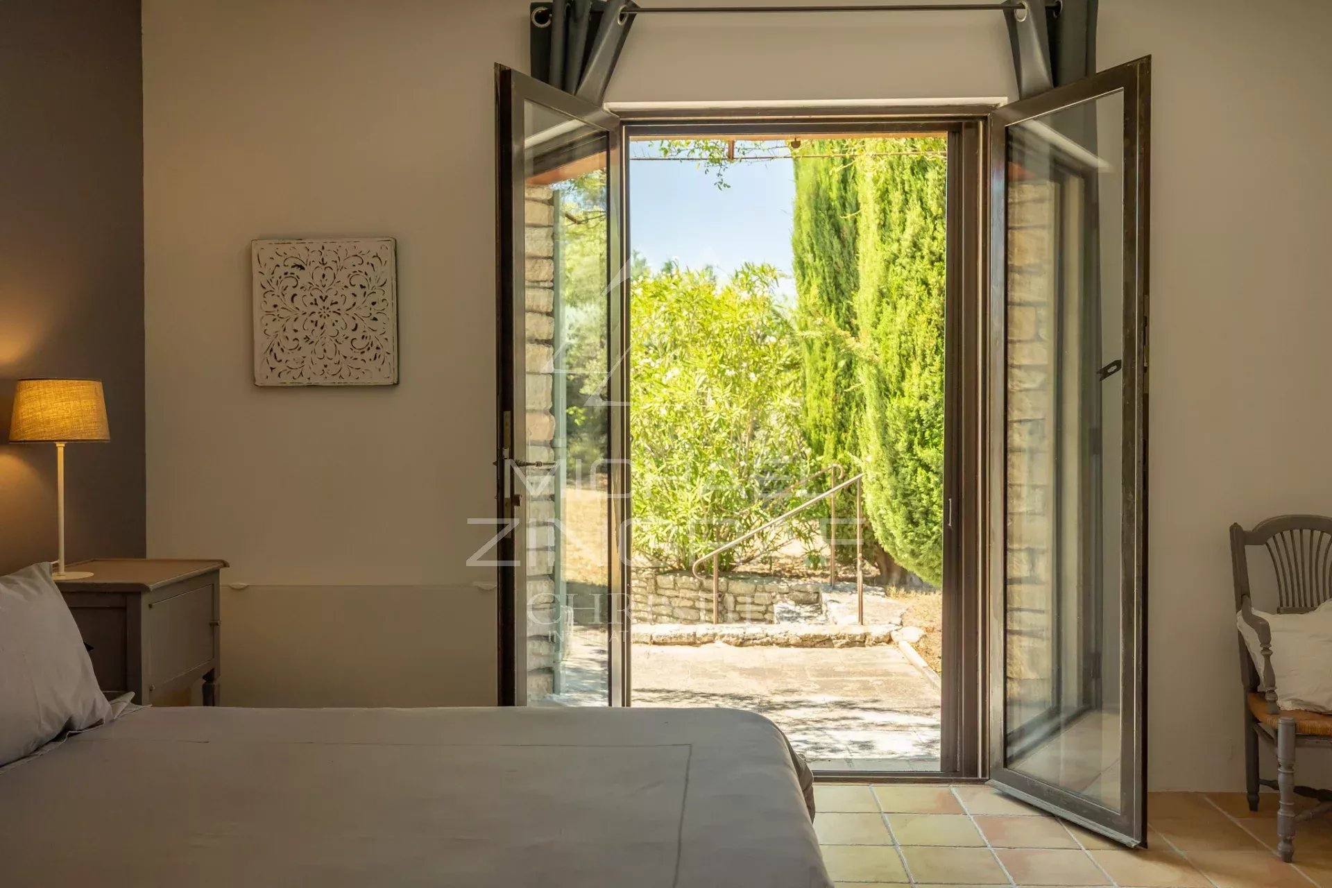 Charmante villa de plain-pied avec piscine