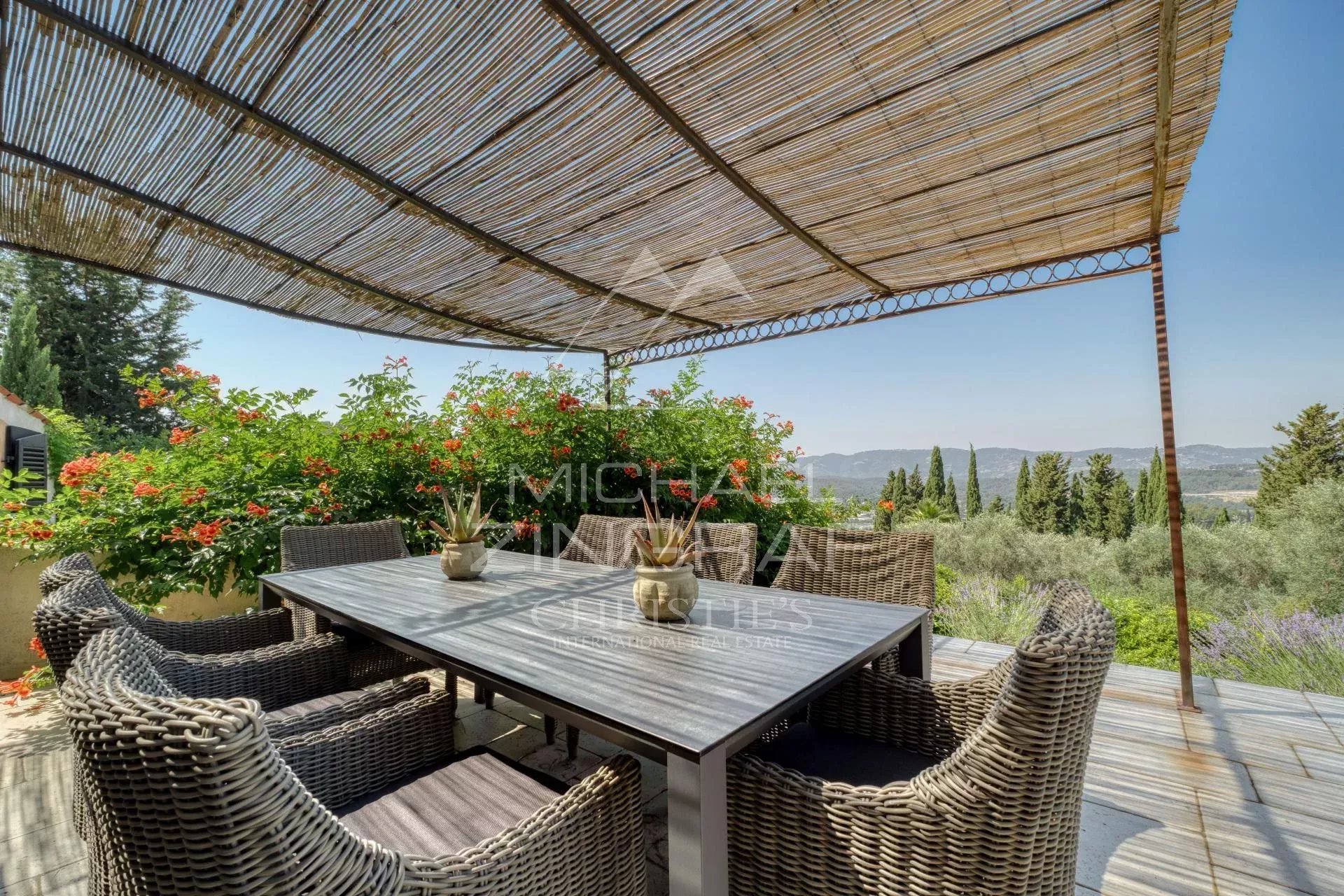 Plascassier – Provençal villa with sea views