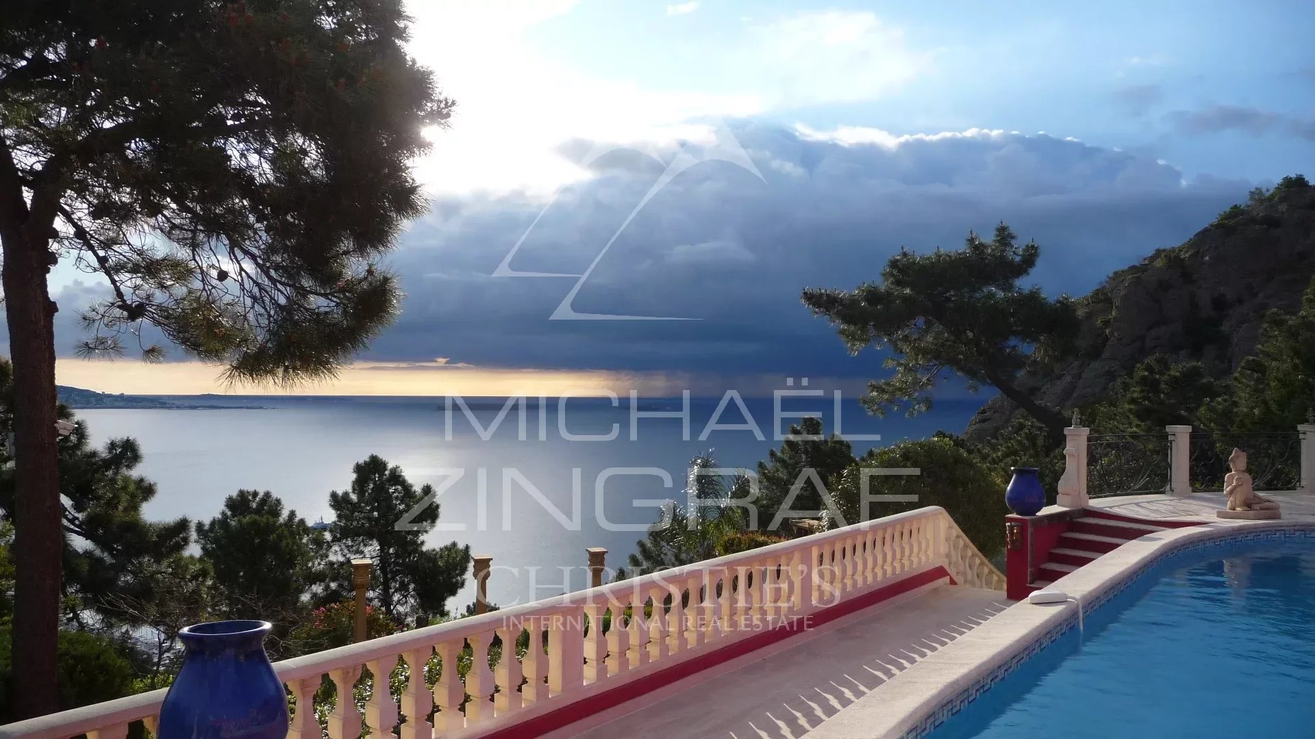 Exceptional villa, panoramic sea and mountain in Théoule sur Mer