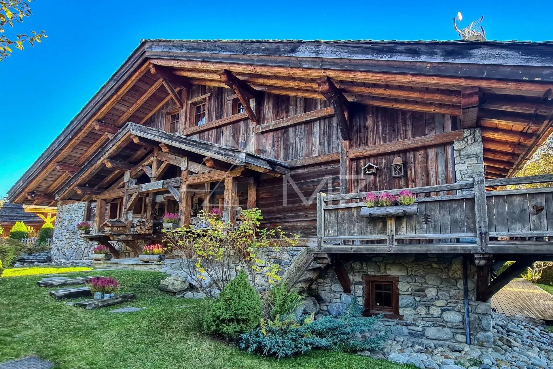 Farmhouse in the centre of Megève village, quiet & discreet, very rare