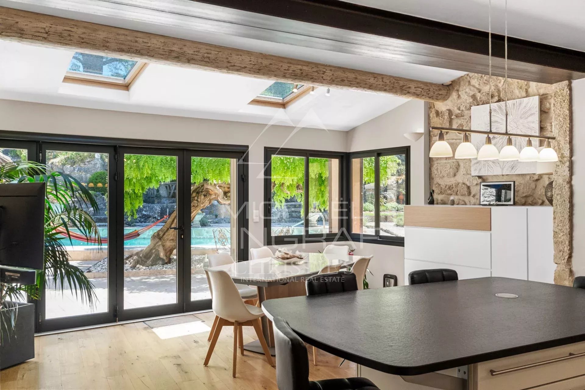 IN DER NÄHE VON AIX-EN-PROVENCE - BÜRGERLICHES HERRENHAUS