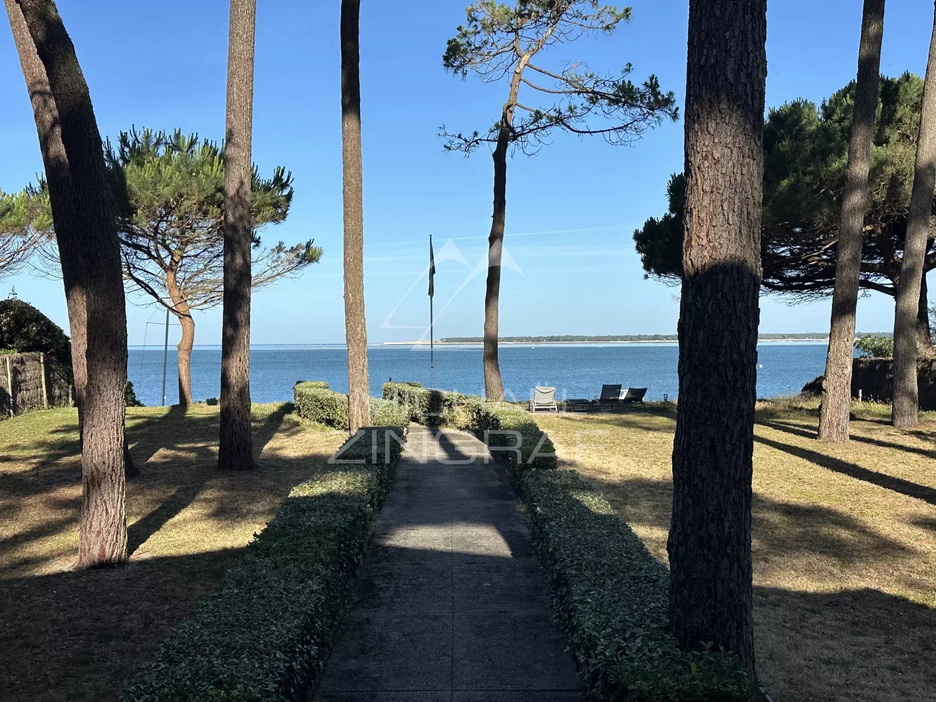 Außergewöhnliche Villa in erster Meereslinie in Pyla-sur-Mer
