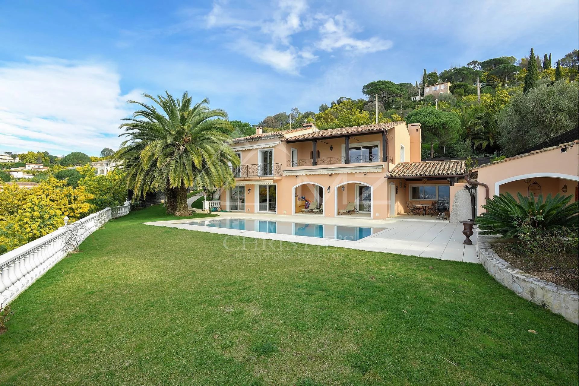 Cannes - Villa in ruhiger Lage mit Meerblick