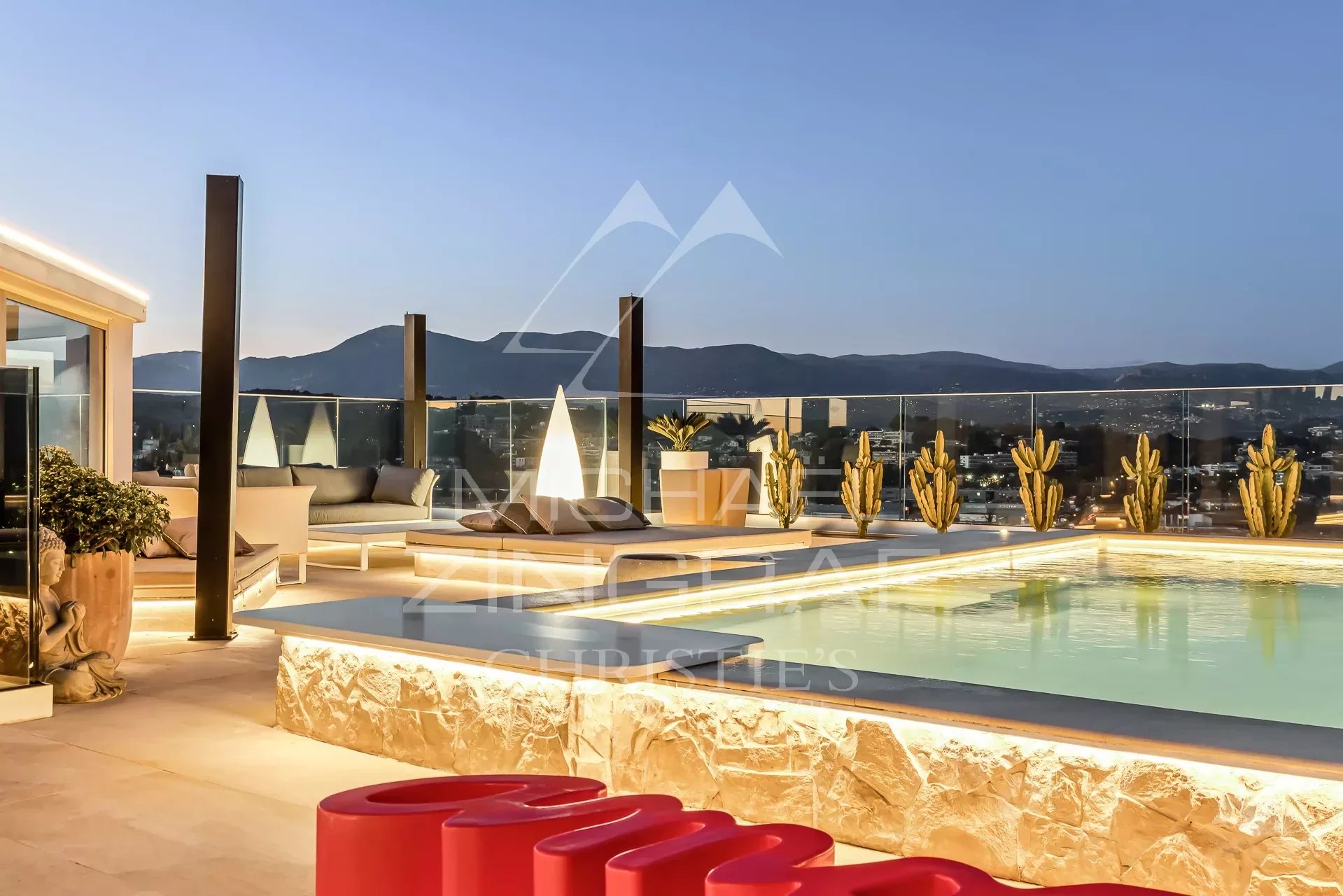 Proche Nice - Superbe triplex avec terrasse et piscine