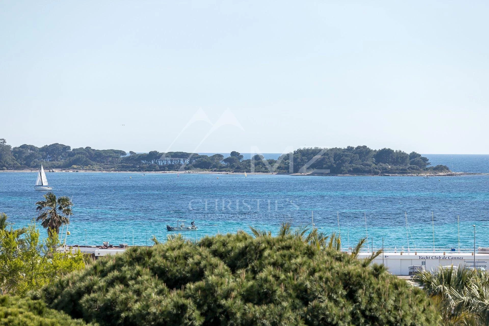 Cannes Croisette - Palm Beach - 4p entièrement rénové - Vue mer panoramique.