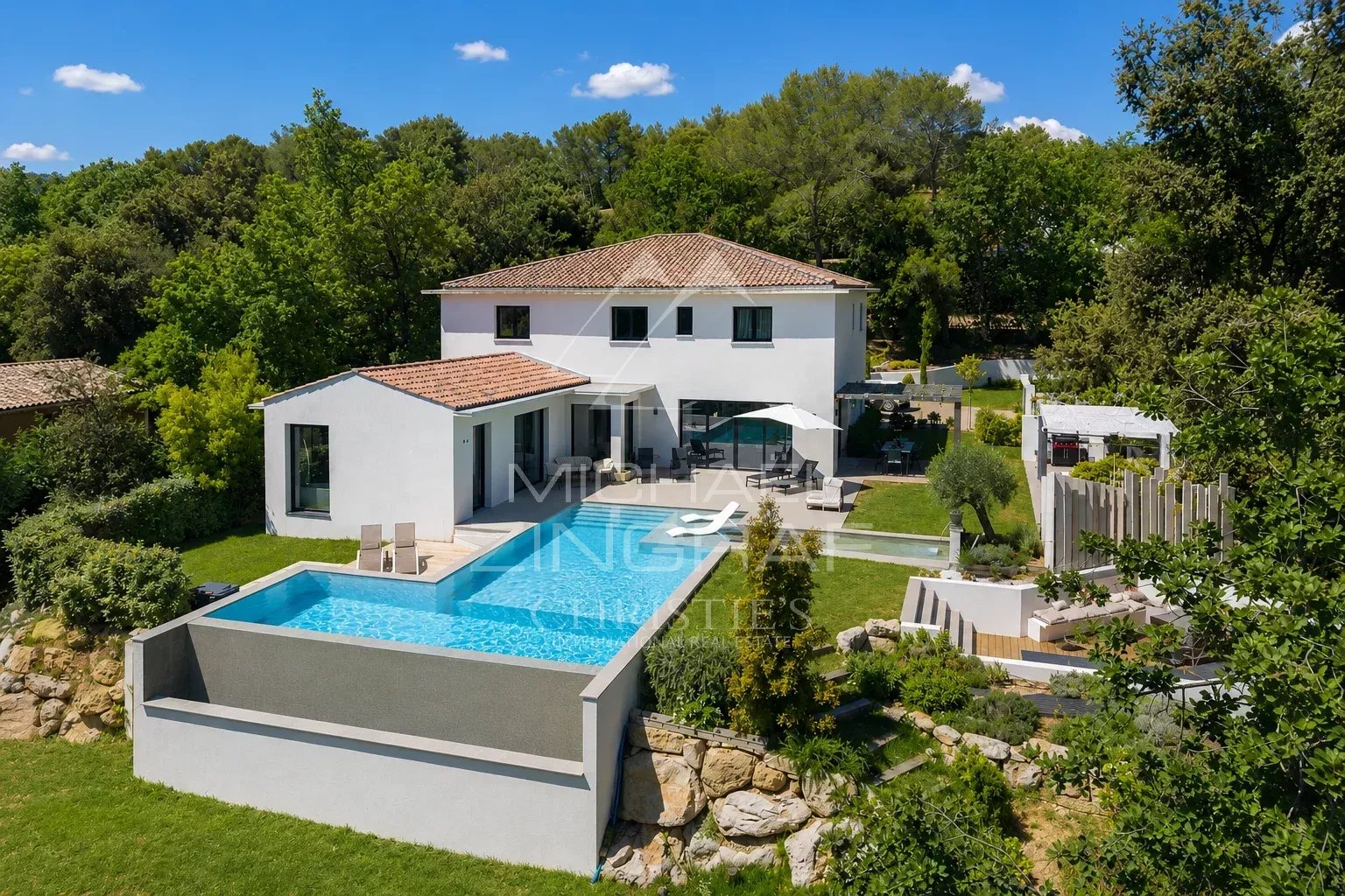 Élégante villa de style contemporain au calme absolu