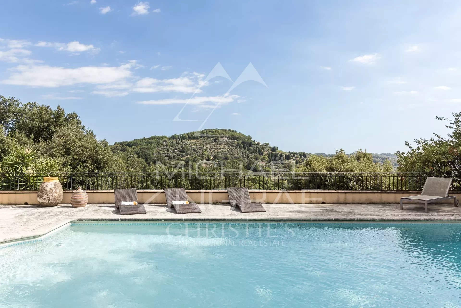 Entzückendes provenzalisches Haus mit panoramischem Meerblick