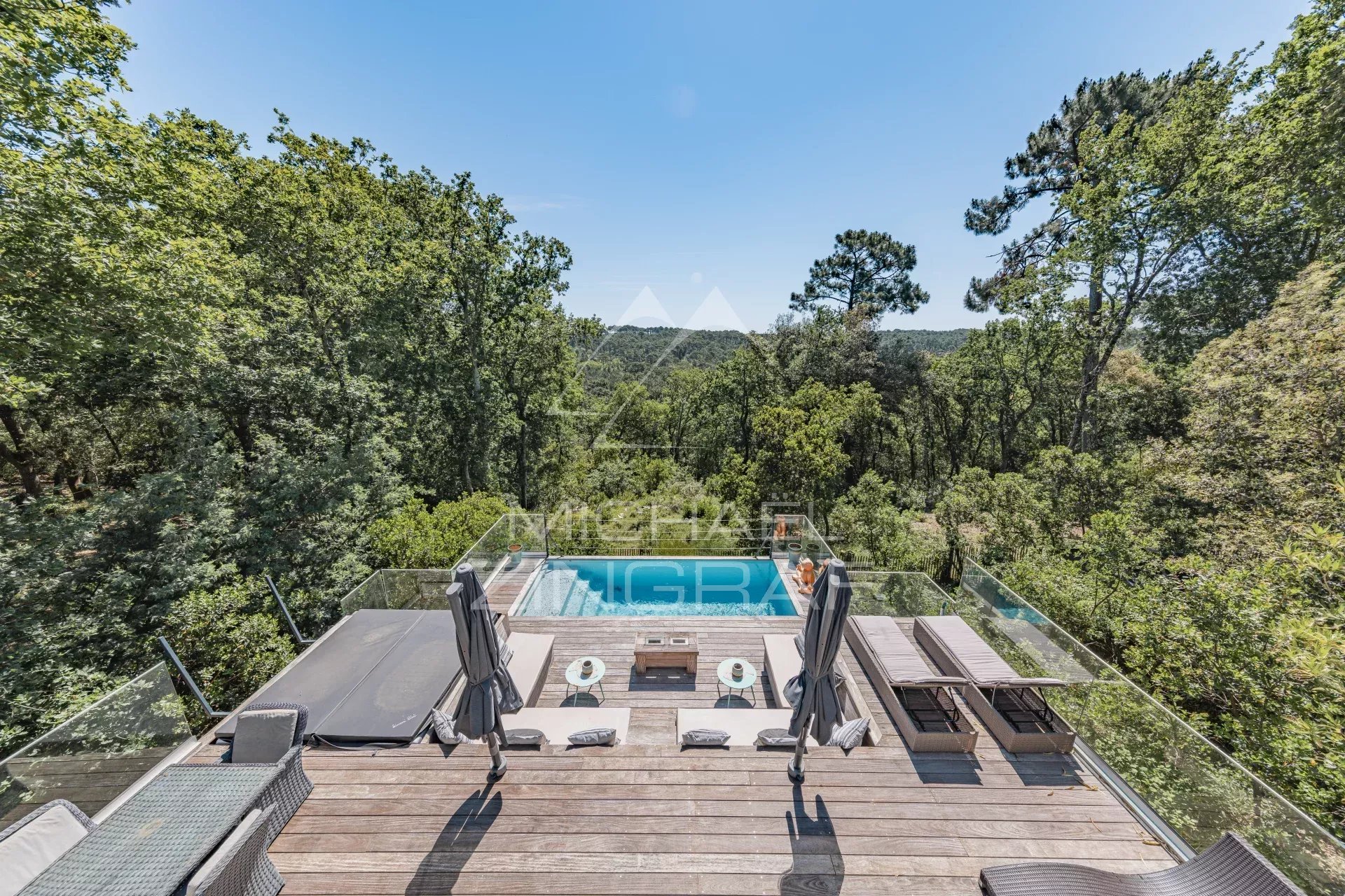 PYLA-SUR-MER - VILLA DE 8 PIÈCES AVEC UNE VUE PANORAMIQUE SUR LA FORÊT