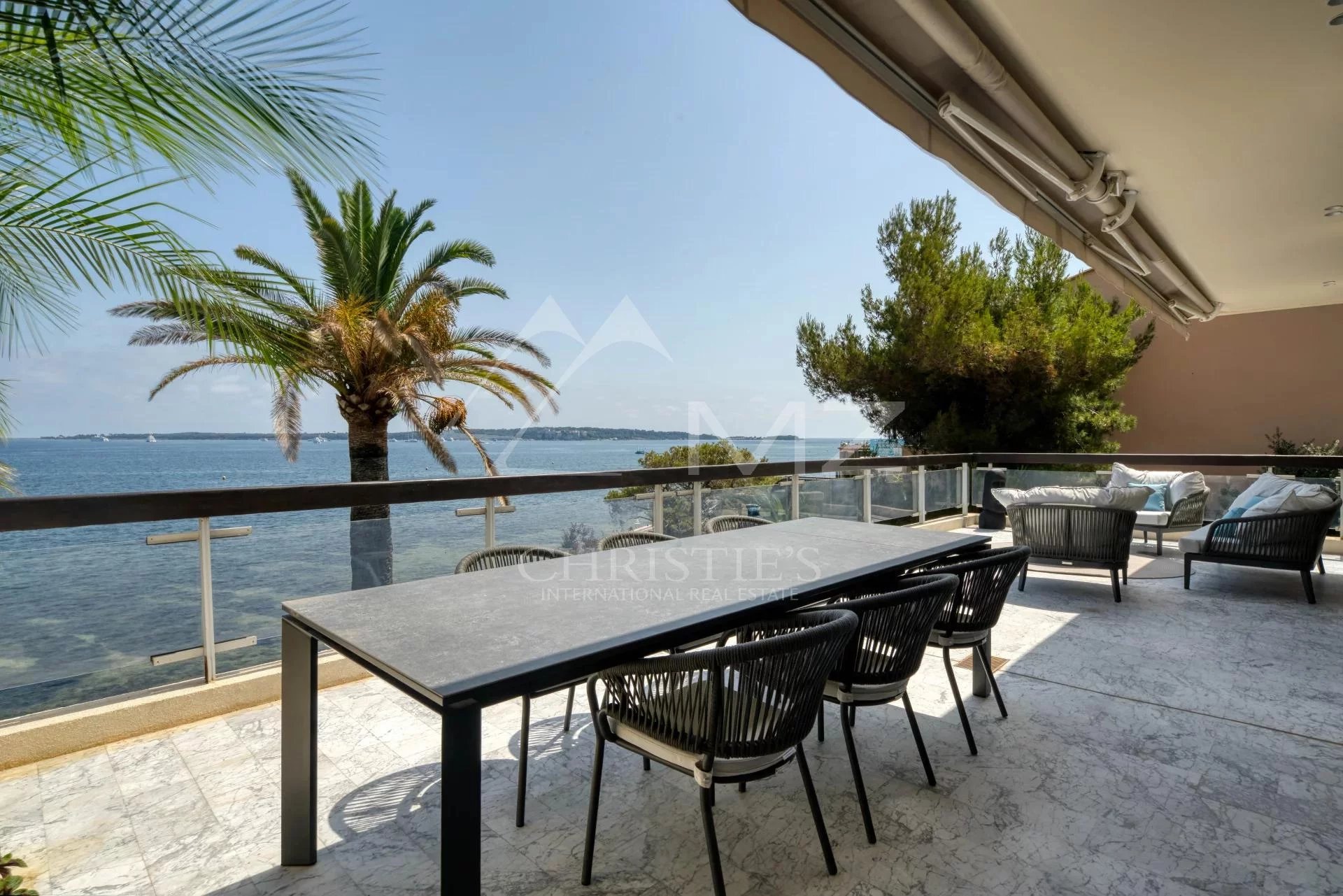Cannes Palm Beach - Penthouse direkt am Wasser mit Panorama-Meerblick