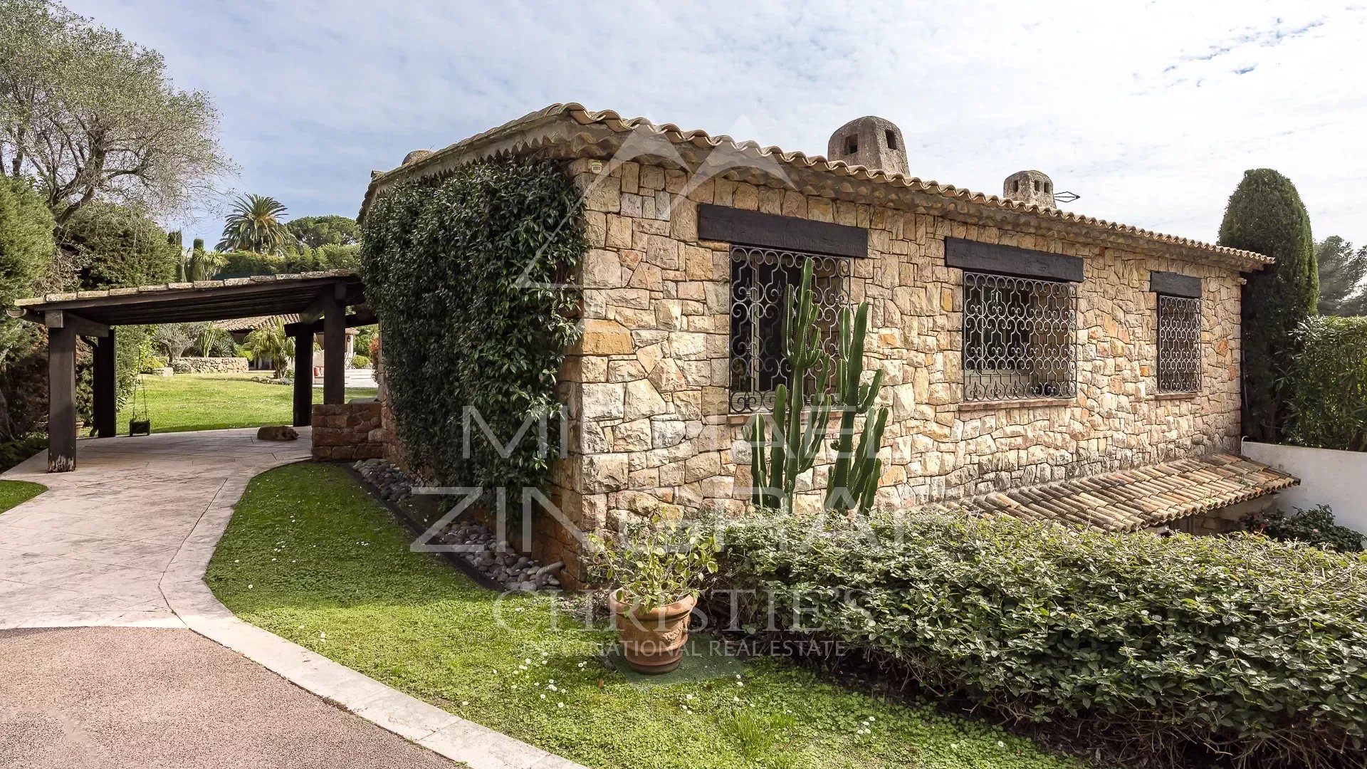 Charming provencal villa with sea view