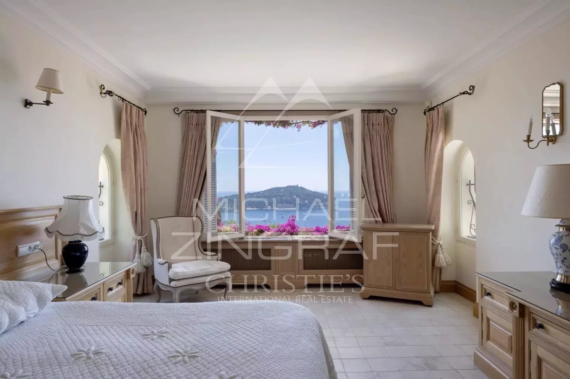 Charming villa with panoramic sea view