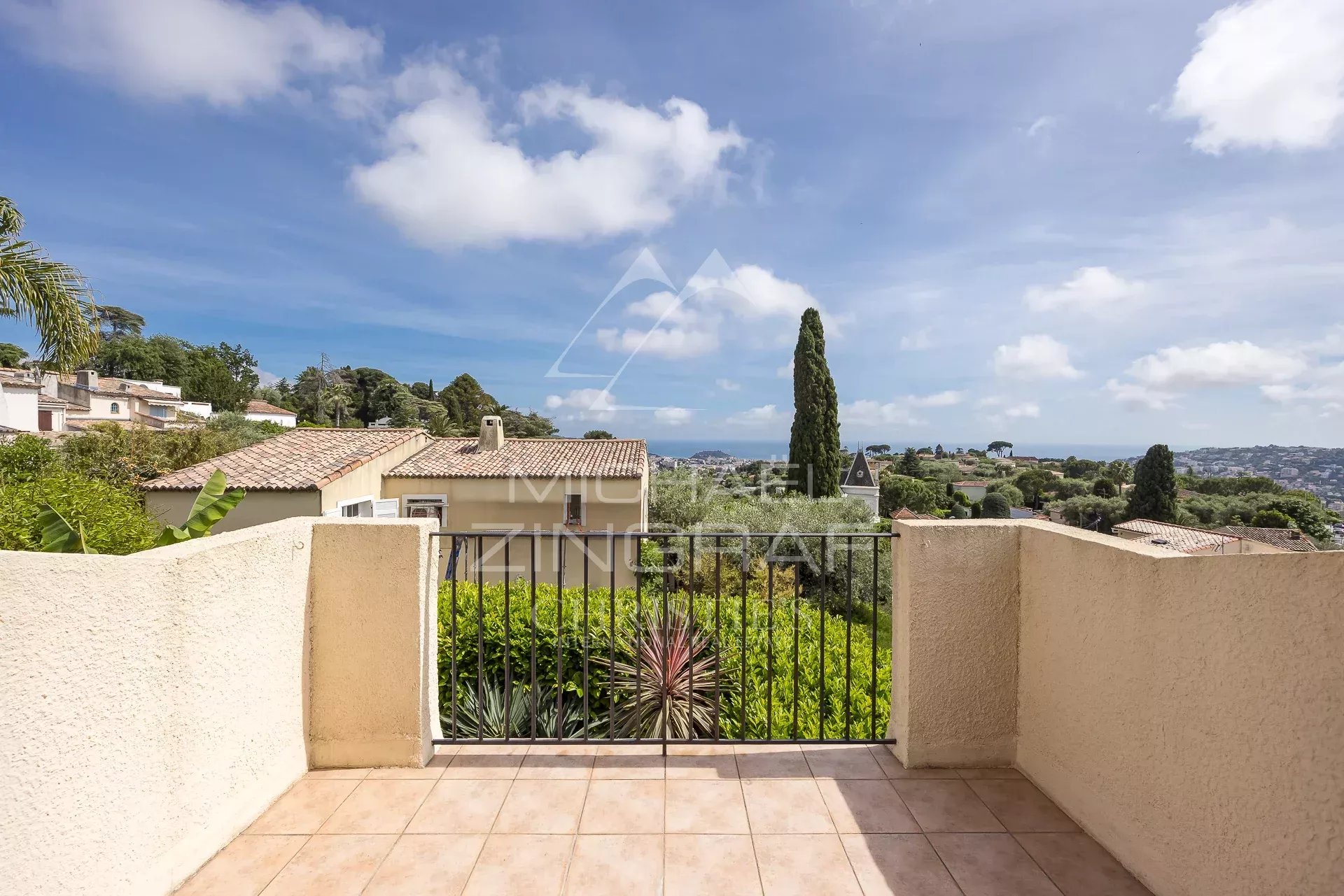 NICE - GAIRAUT - VILLA DANS DOMAINE PRIVE