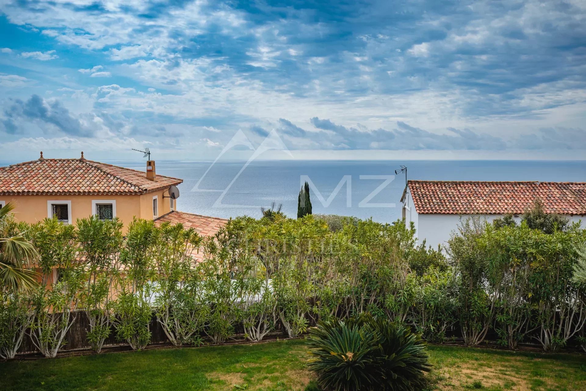 Très belle villa contemporaine avec vue mer