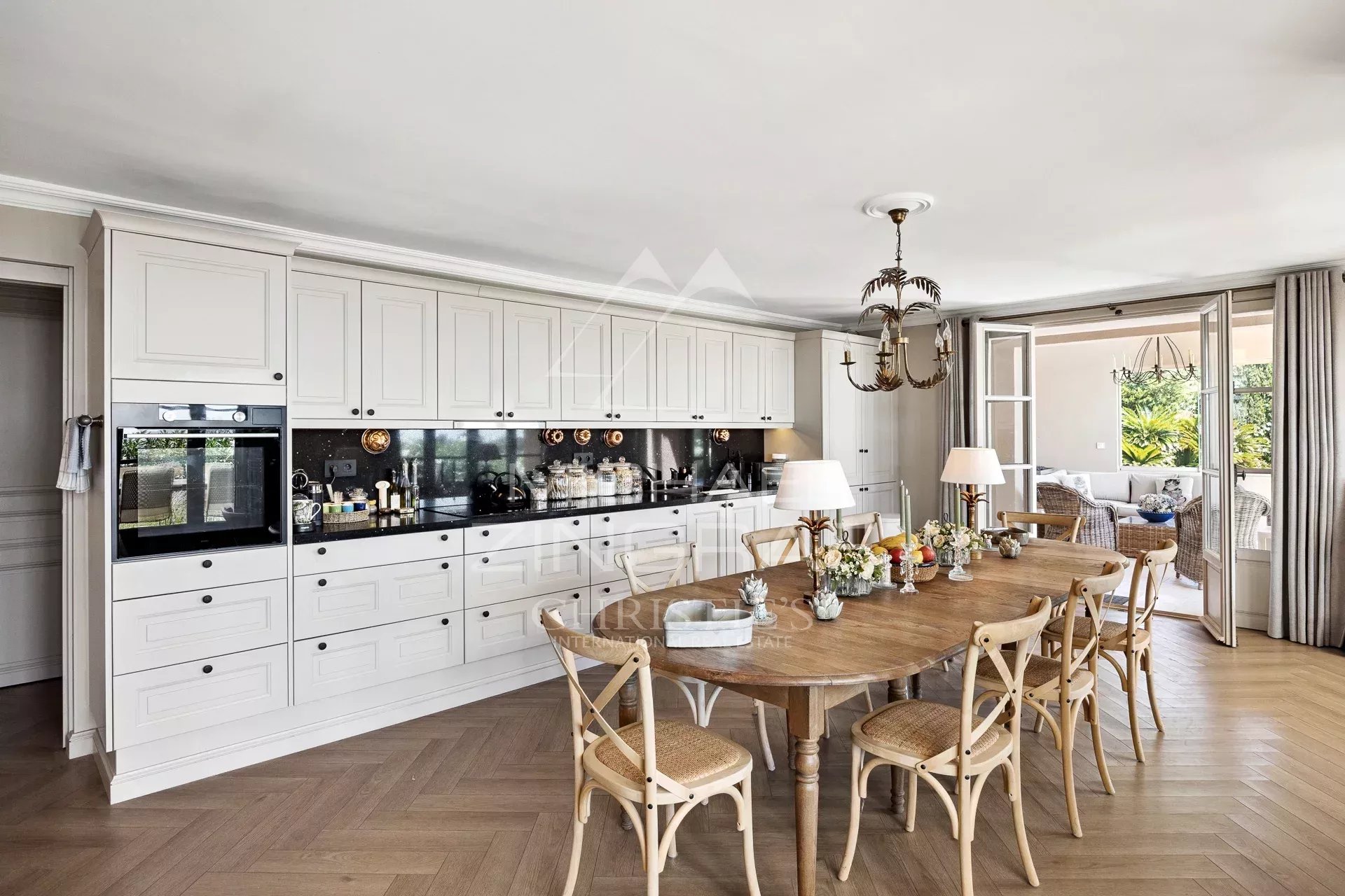 Family Villa with Panoramic Views in a Residential Estate
