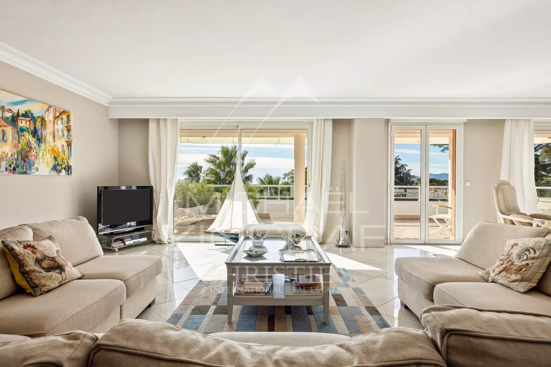 Top floor 3-room apartment with sea view
