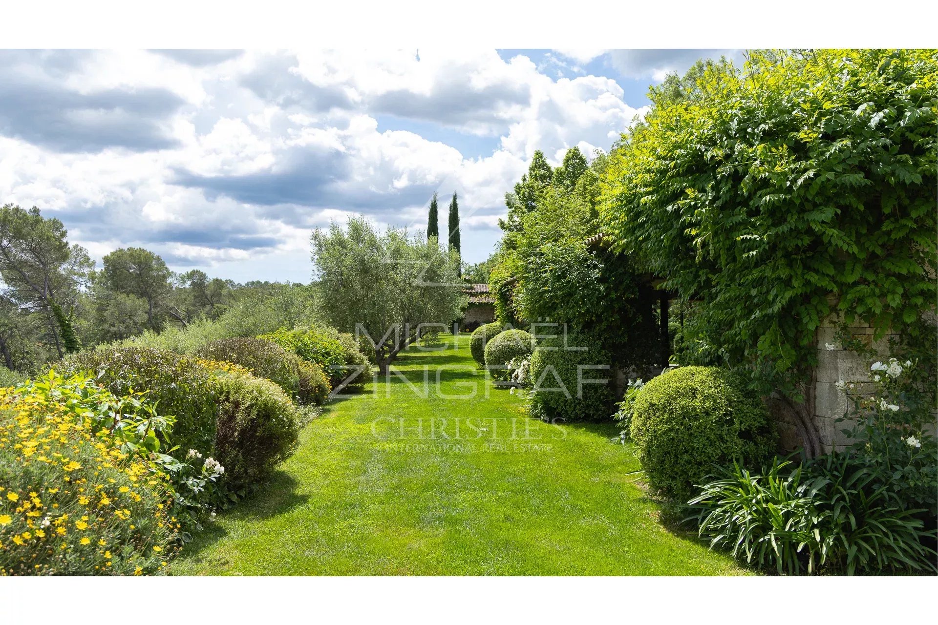 Propriété d’Exception en Provence avec Vue Panoramique sur les Villages Perchés