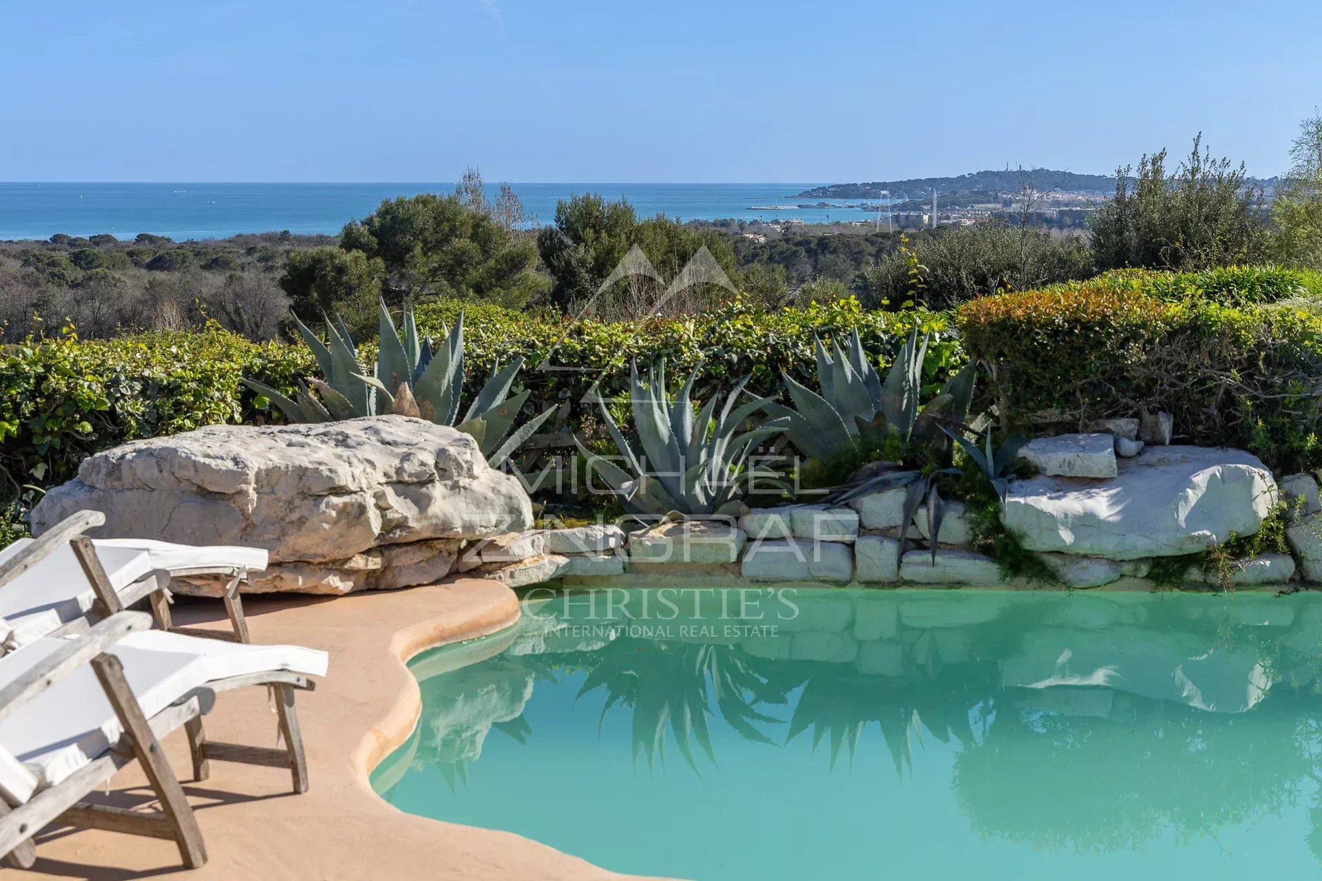 Villa d’exception au cœur d’un domaine prestigieux sur la Côte d’Azur – à seulement 12 minutes de l’aéroport international de Nice