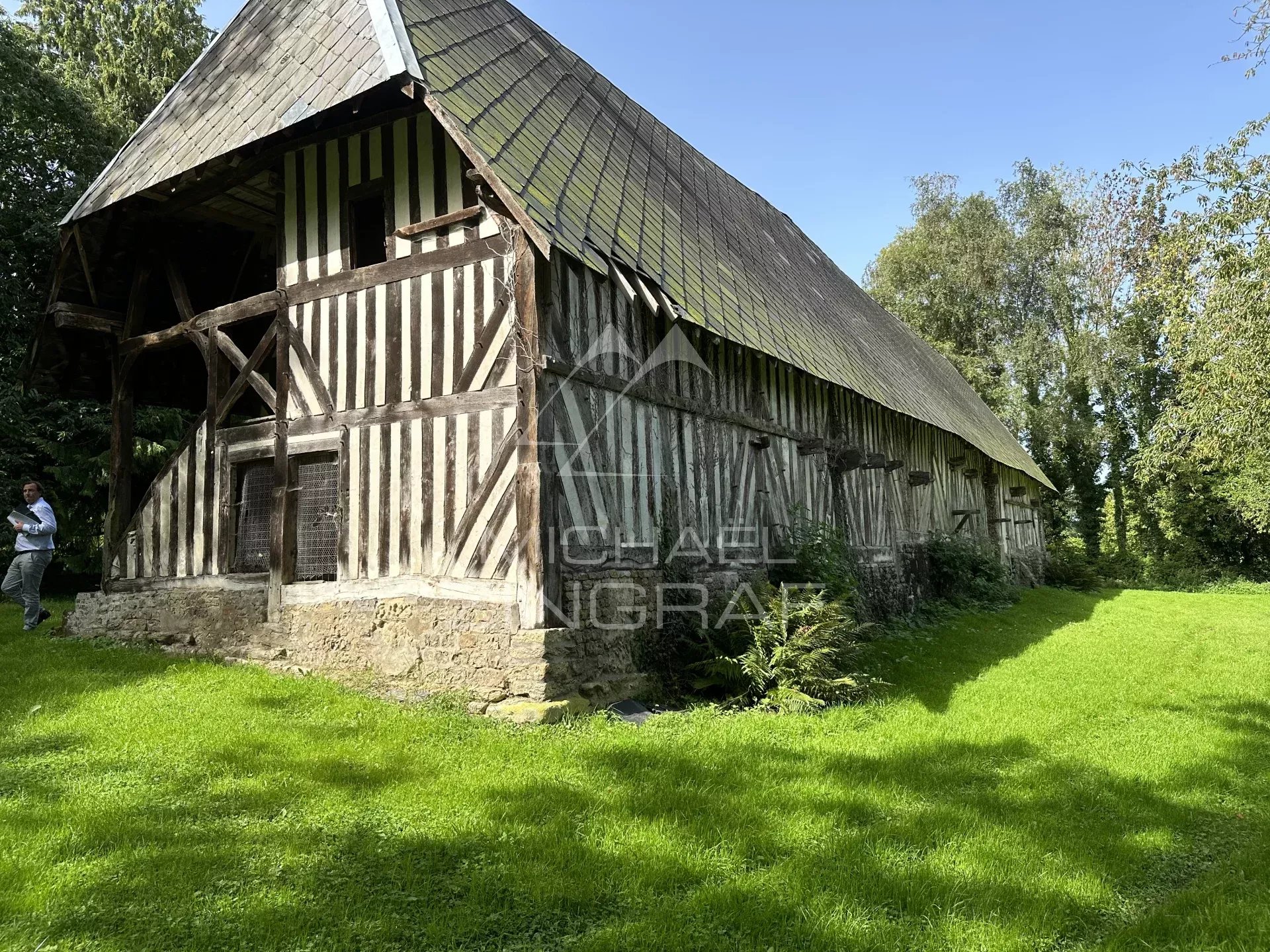 Manoir et dépendances a proximité de la mer