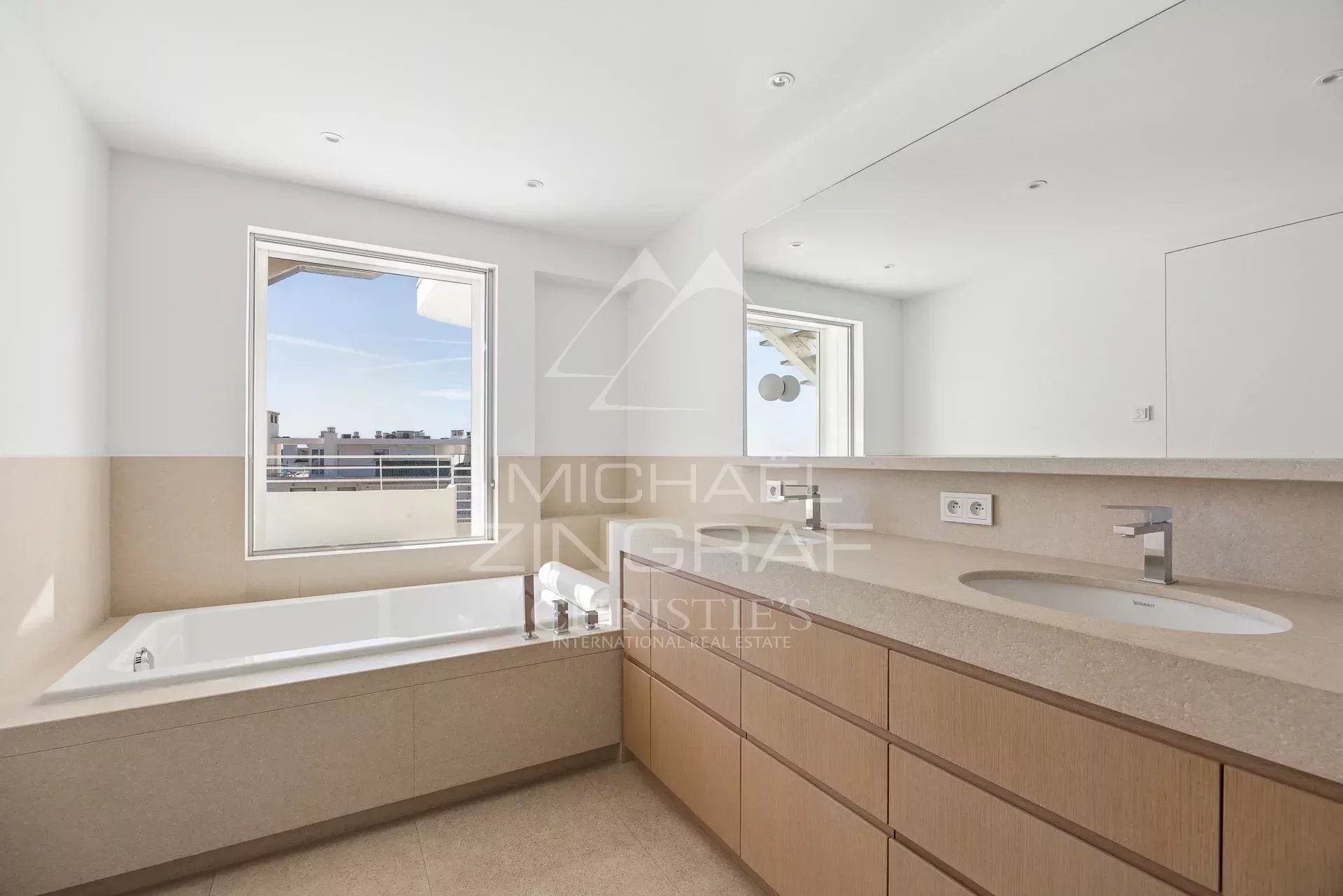 Cannes – Croisette – Außergewöhnliches Penthouse mit Dachterrasse und Panoramablick auf das Meer