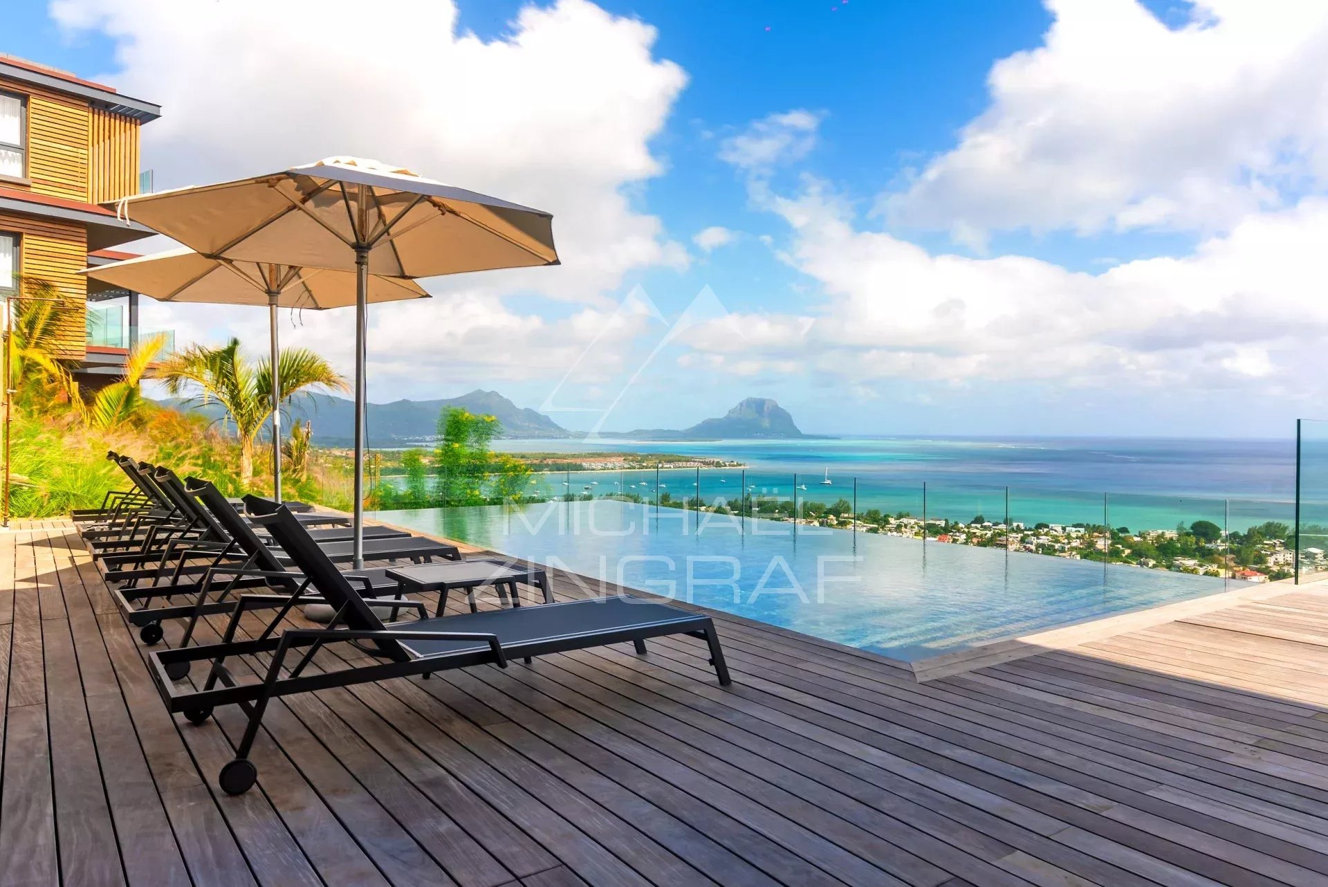 Puppen 5 -Bedroom Villa - Black Riviere