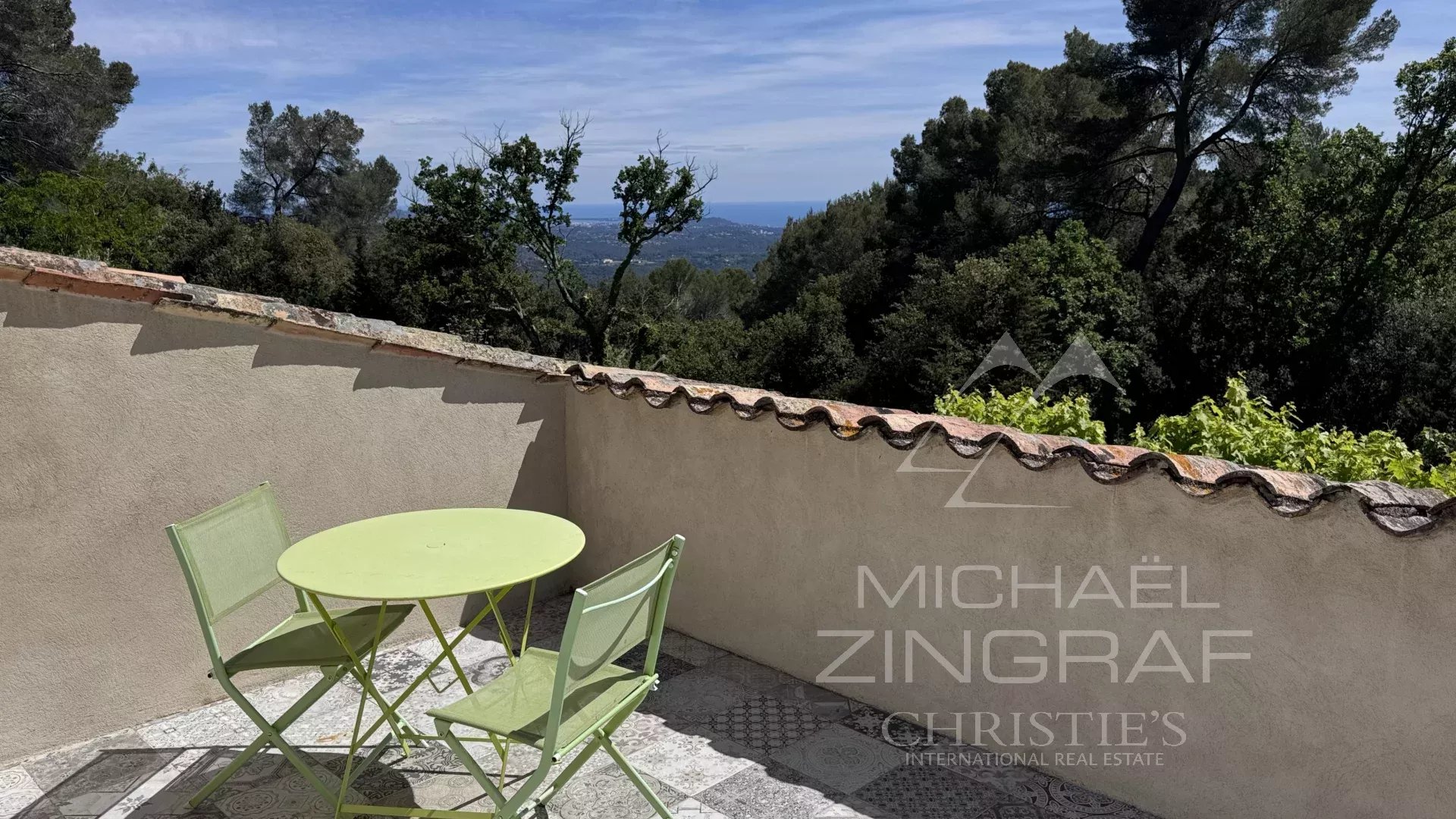 Jolie Villa provençale avec vue mer , véritable havre de paix.