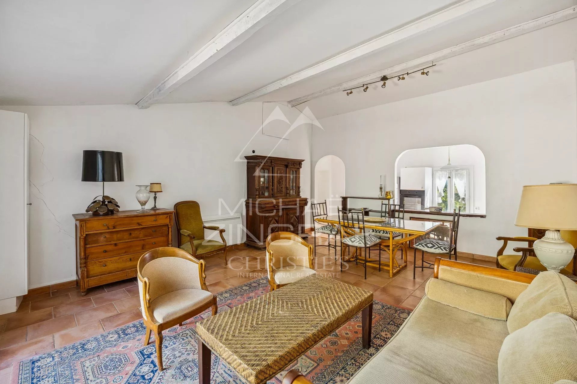 Elegant 217 m² character property with renovated stone sheepfold and swimming pool, set on one hectare of lush grounds