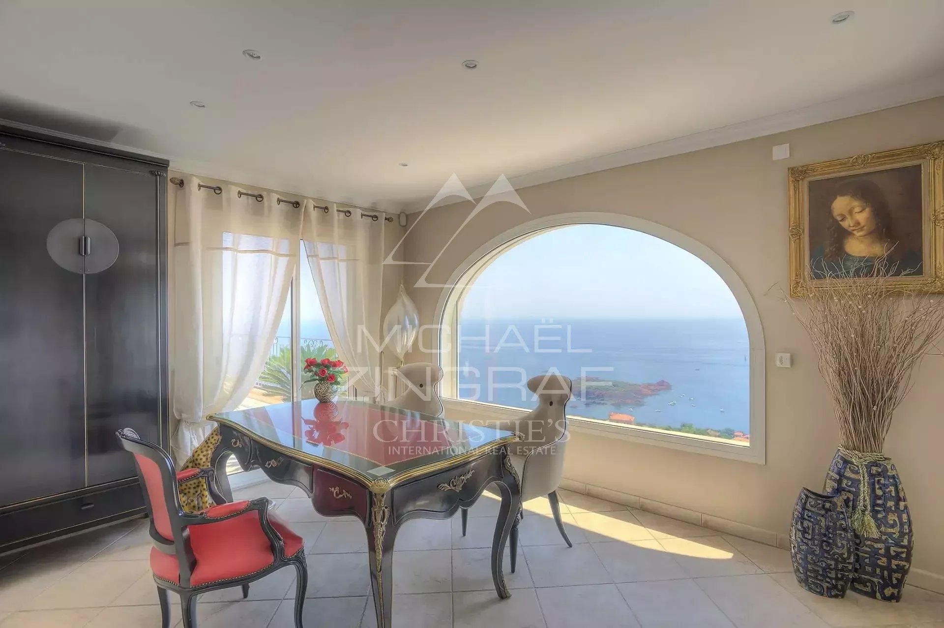 EXKLUSIV IM GEMEINSCHAFTSAUFTRAG – VILLA MIT MEERBLICK ZWISCHEN SAINT-RAPHAËL UND CANNES