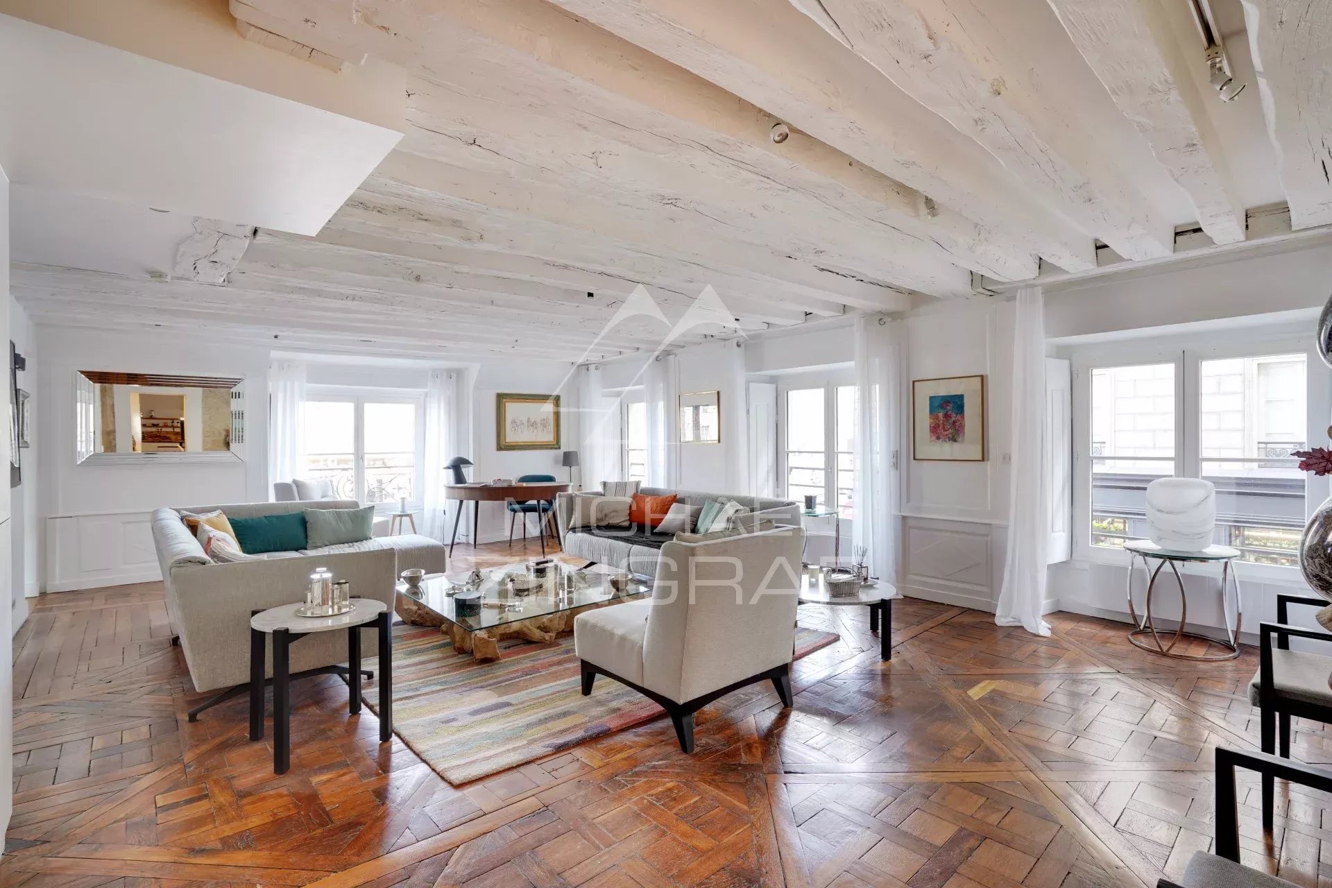 A vendre - Quai Voltaire - 2 suites - Parfait état - Vue Scène