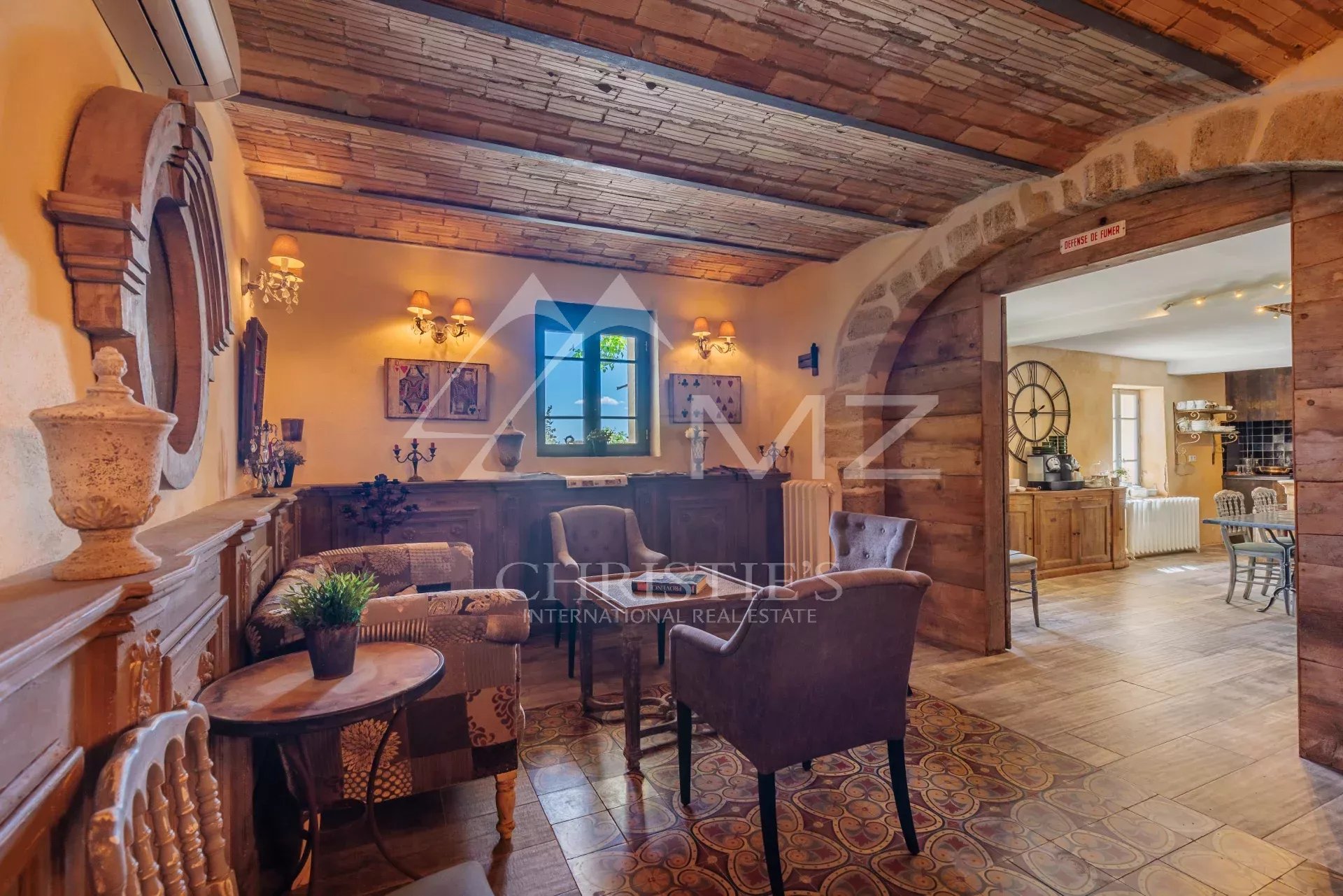 19th-century mansion between the Luberon and Alpilles mountains