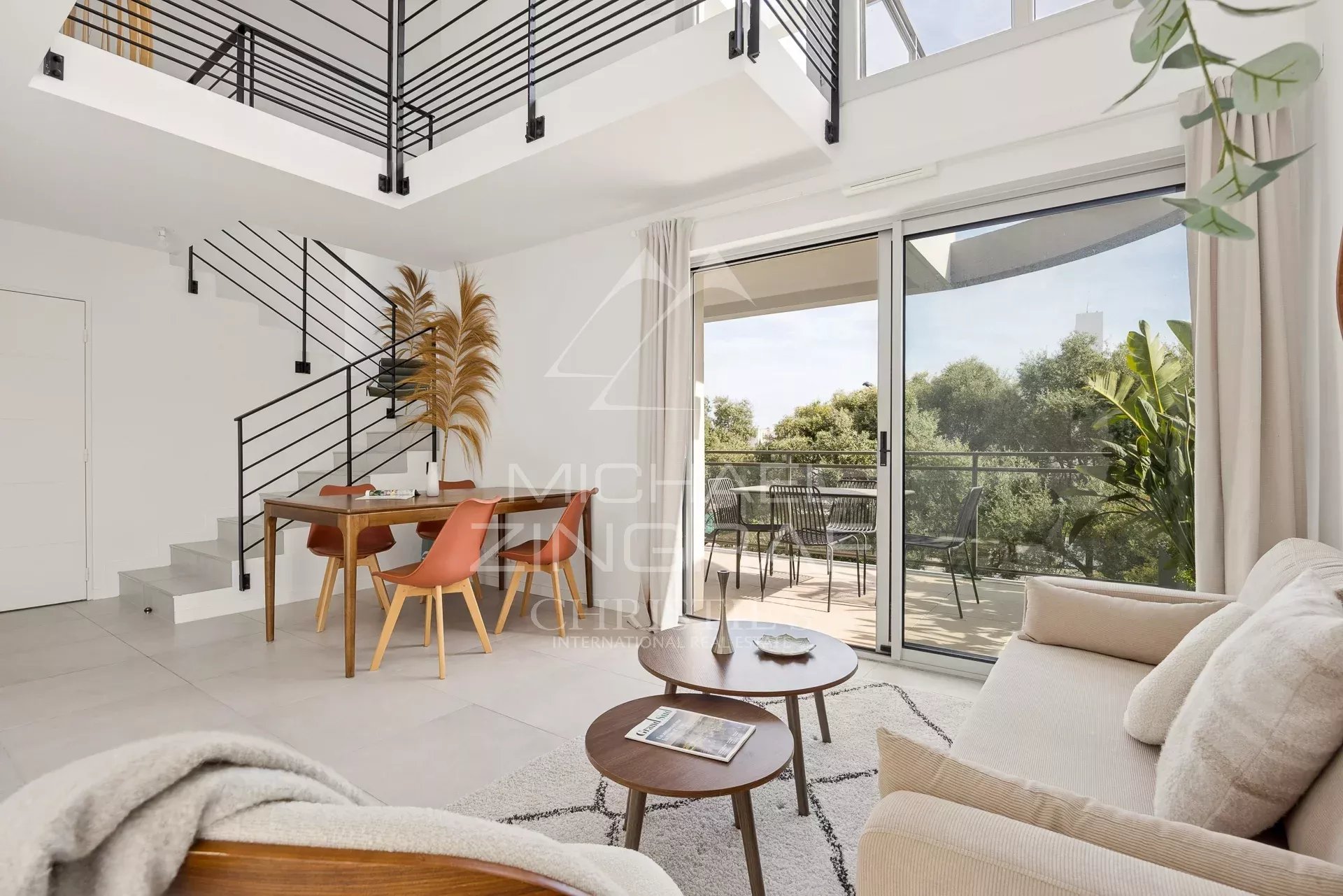 ANTIBES – DUPLEX DERNIER ÉTAGE – TERRASSES SUD – RÉSIDENCE RECENTE