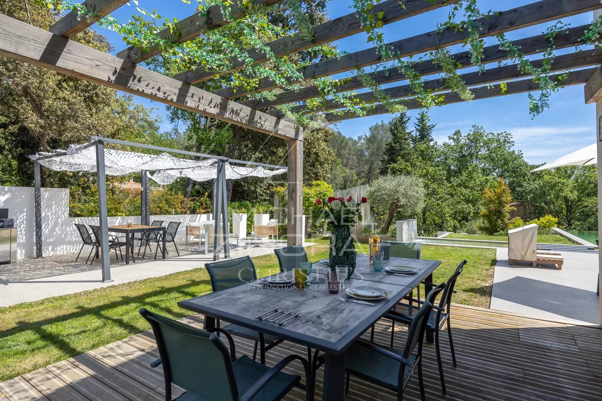 An elegant, contemporary-style villa in a completely peaceful setting
