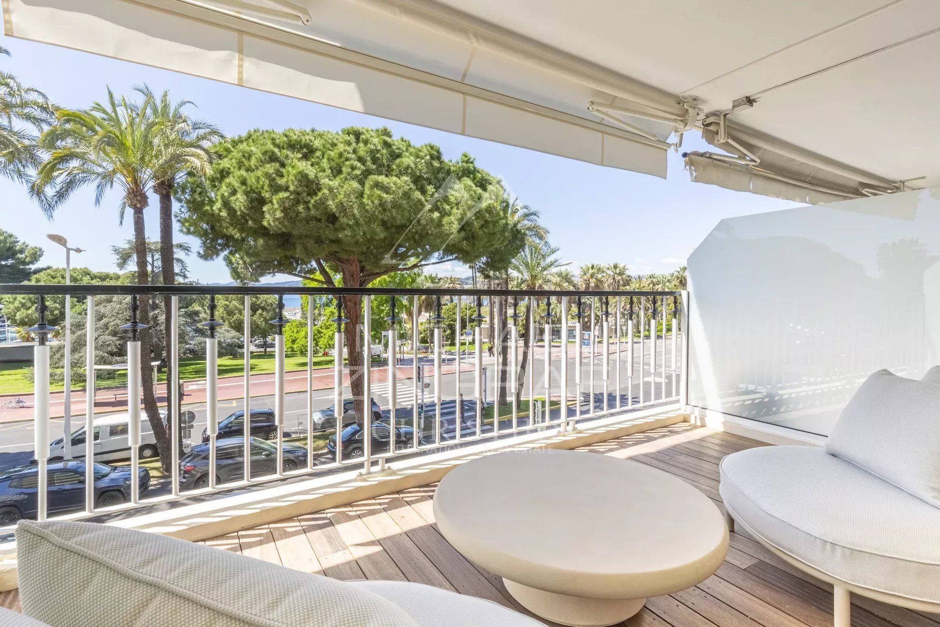 Cannes Croisette – 3-Zimmer-Wohnung – Terrasse – Meerblick