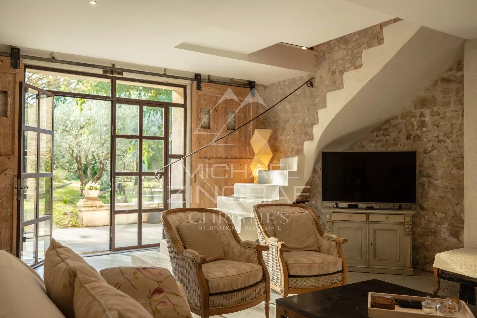 Exclusivité - Mas XIXème à 15 minutes à pied du centre-ville avec gîtes, grand garage et piscine