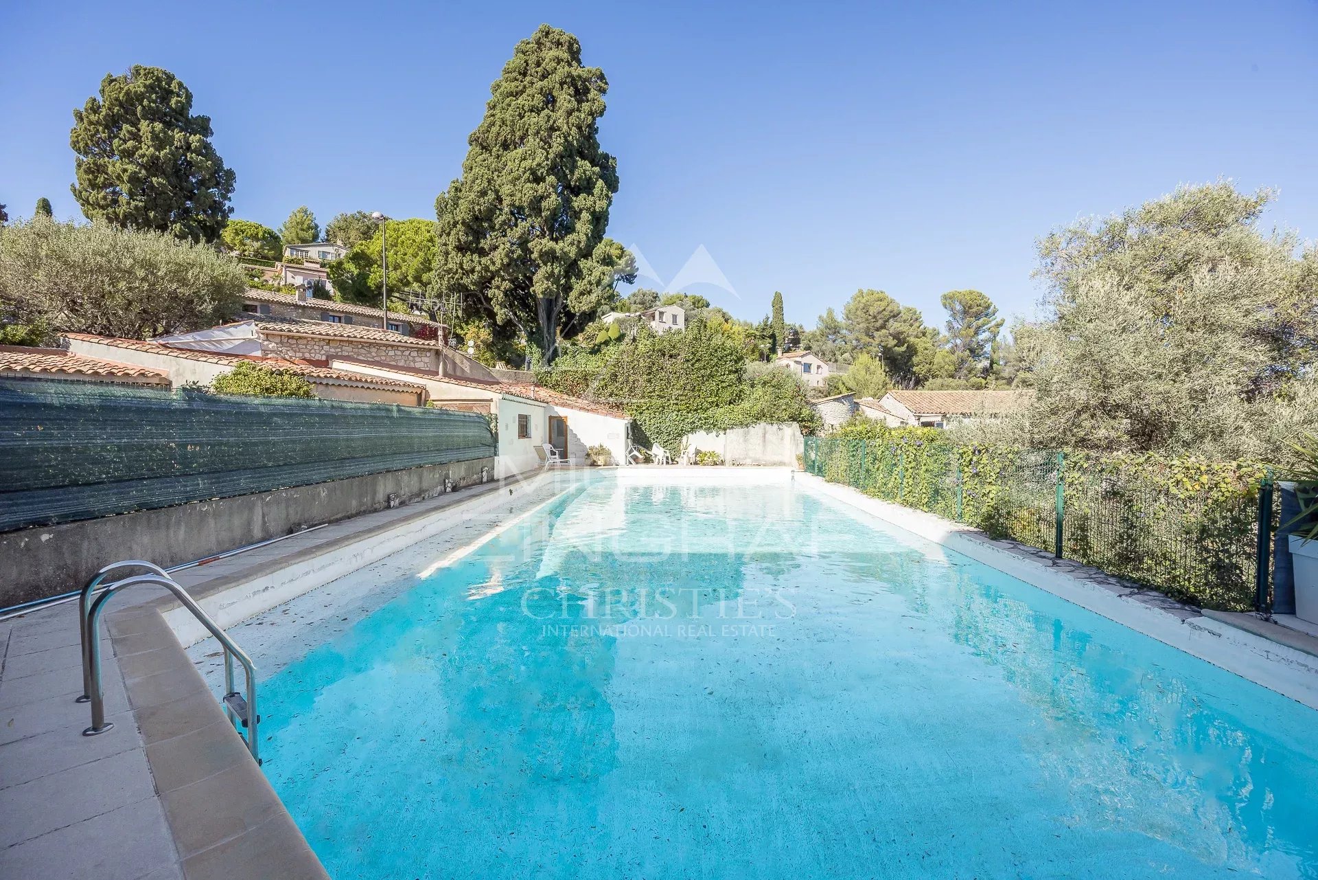 Saint-Paul-de-Vence: Exceptional Apartment in the Heart of the Village