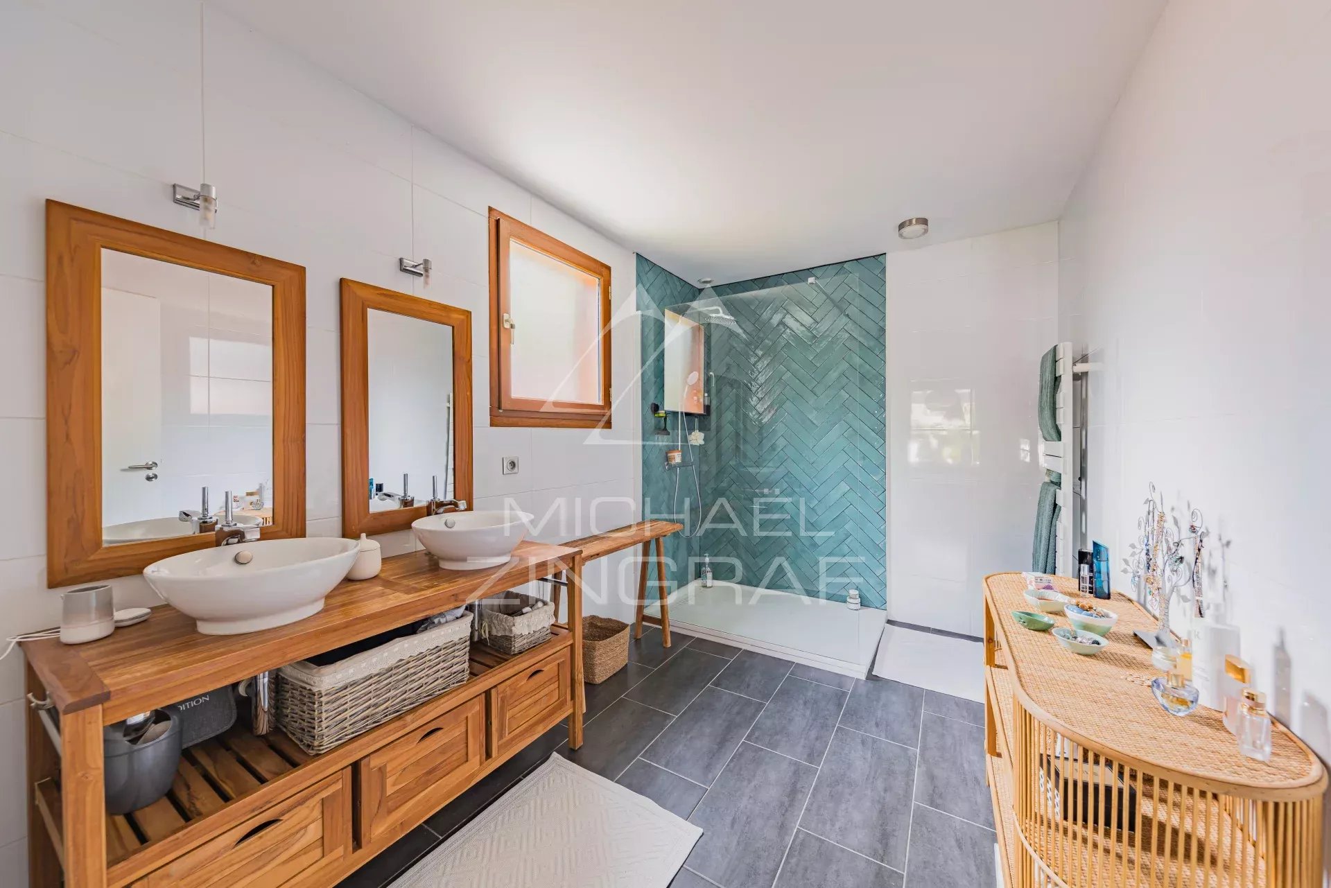 QUARTIER LA HUME - VILLA 7 PIÈCES AVEC DÉPENDANCE ET PISCINE