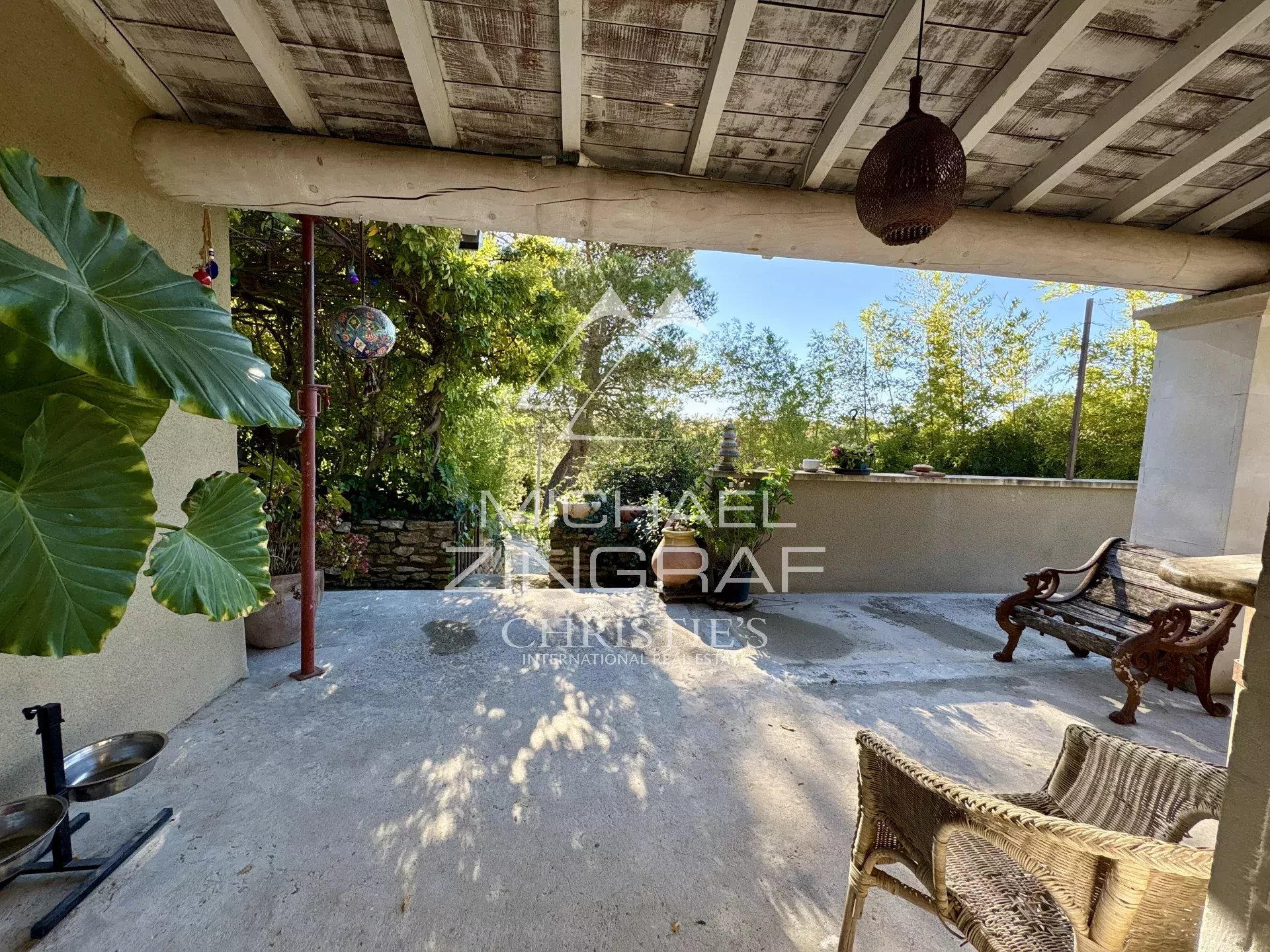 House with over 2 hectares of land