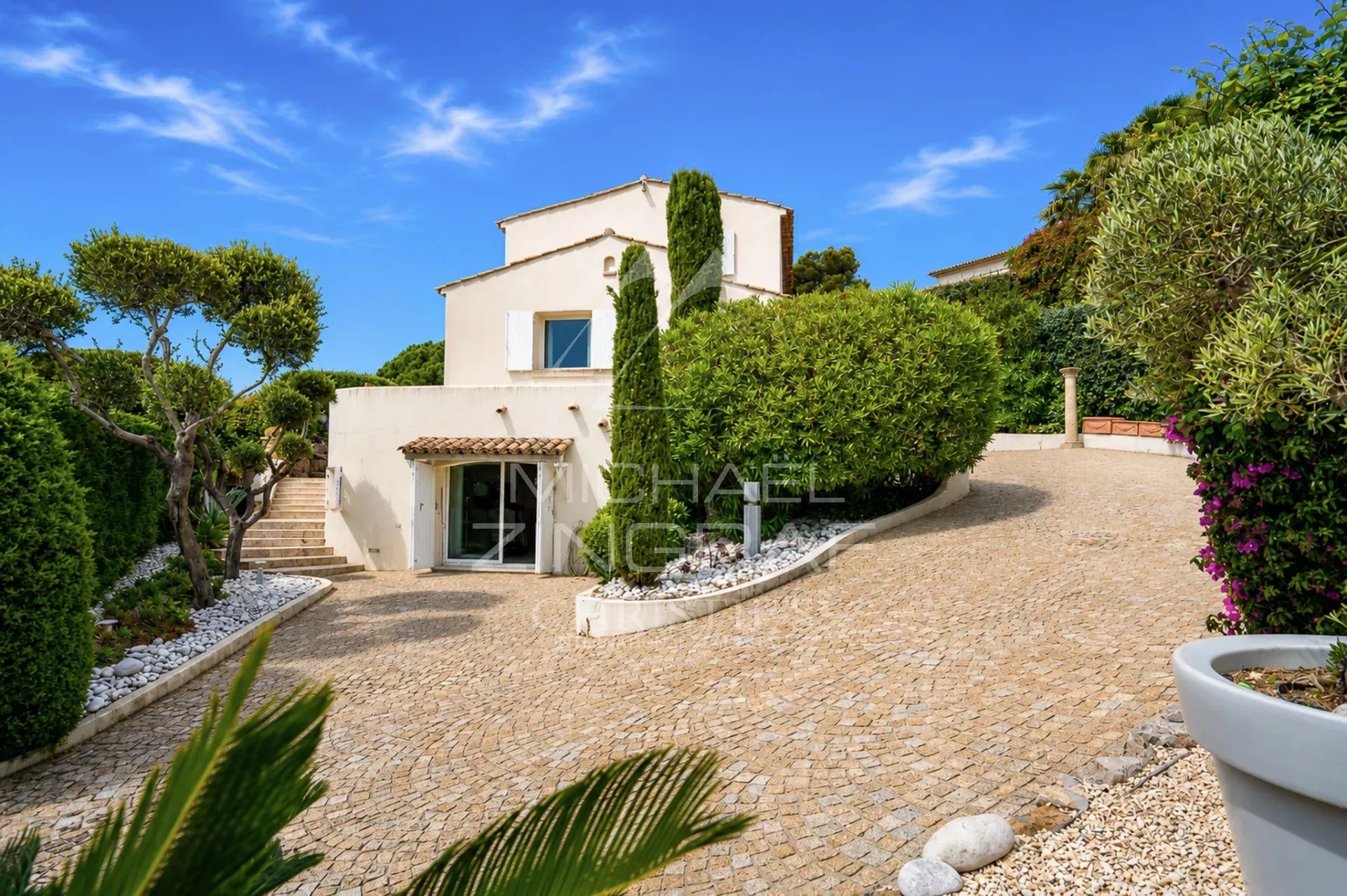 Adresse rare dans un quartier prisé, vue mer