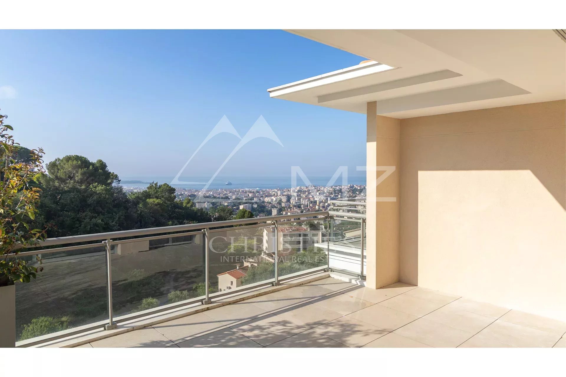 À vendre : Le Cannet collines, exceptionnel 4 pièces en dernier étage