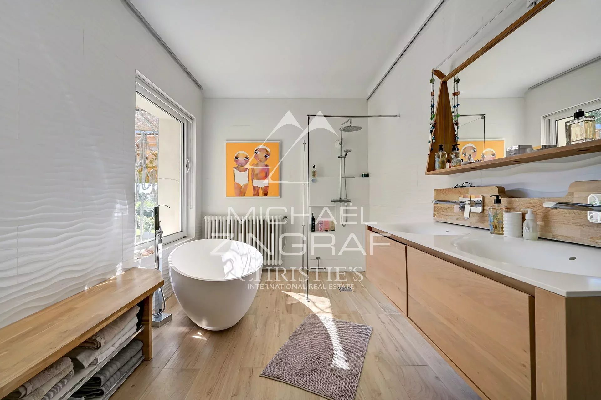 Helles, ruhiges Anwesen