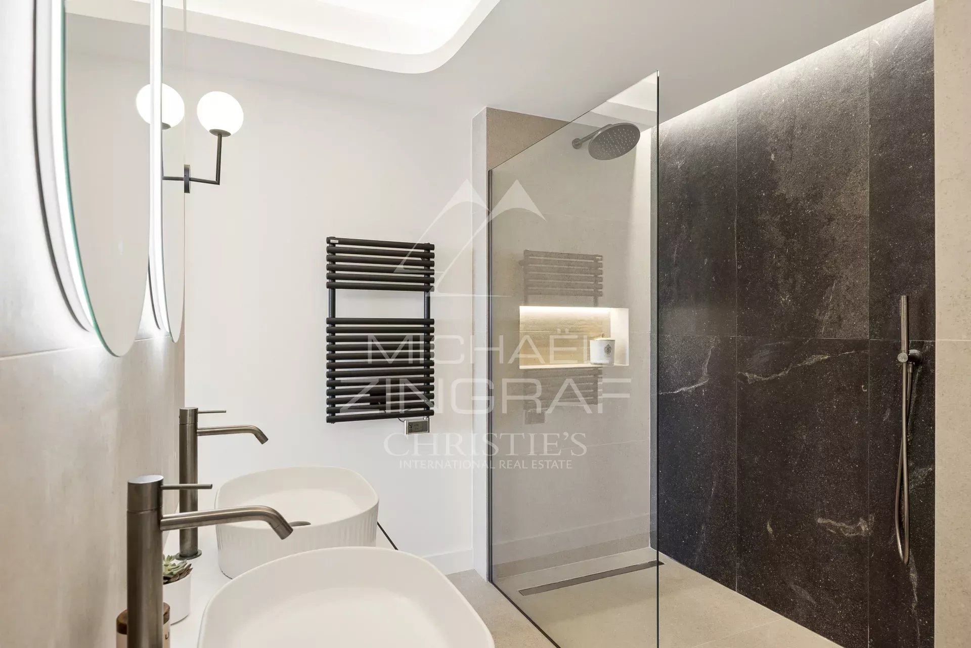 Palm Beach – Exceptional 3-Bedroom Apartment – Panoramic Sea View