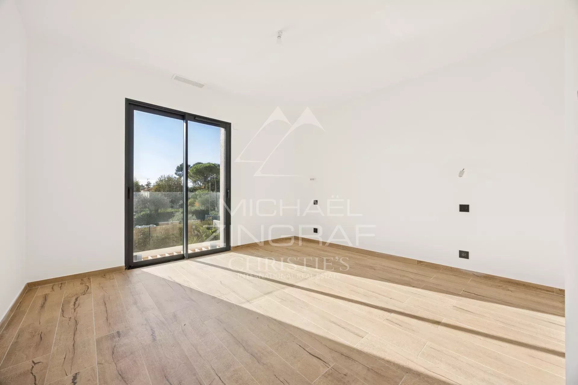 Villa contemporaine neuve dans un domaine fermé