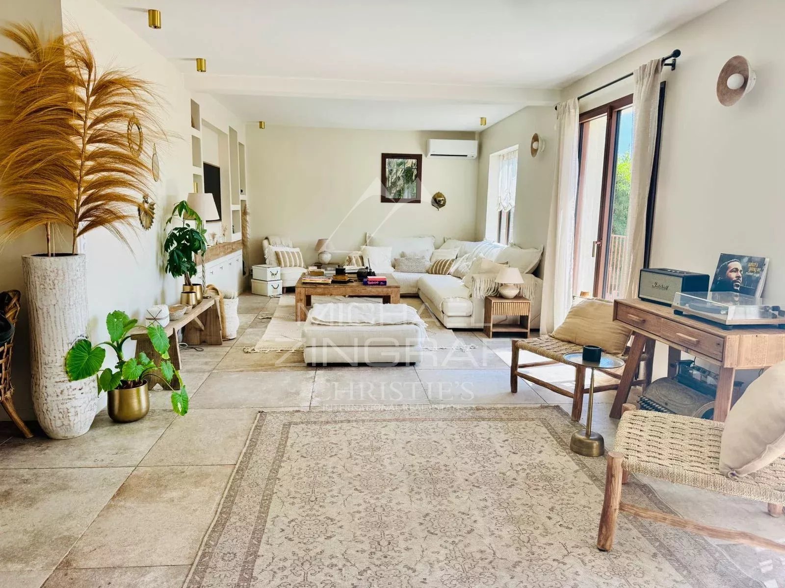 Villa récente au calme à Saint-Paul-de-Vence