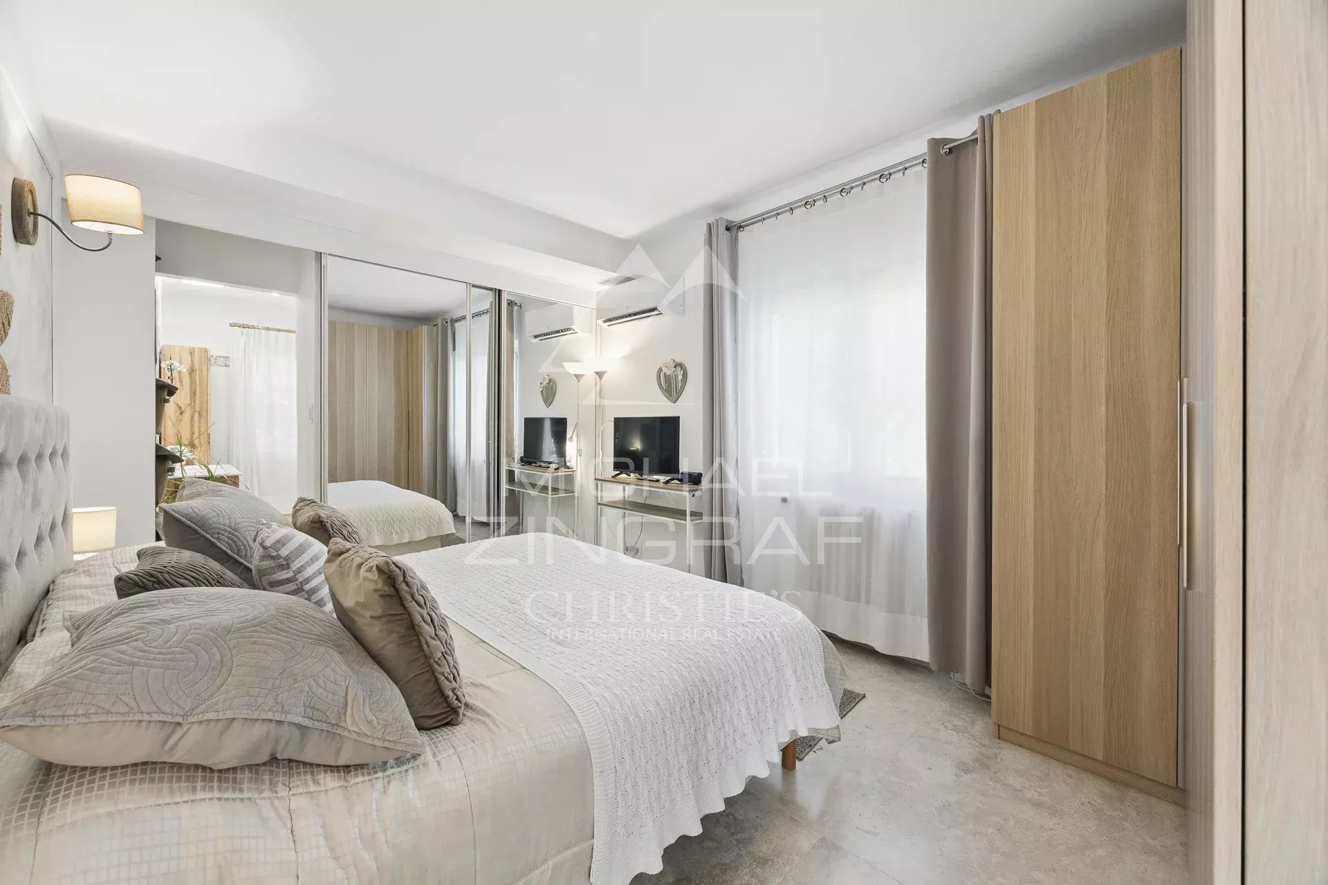 Roquefort-les-Pins – Elegant family property in the heart of a sought-after residential area